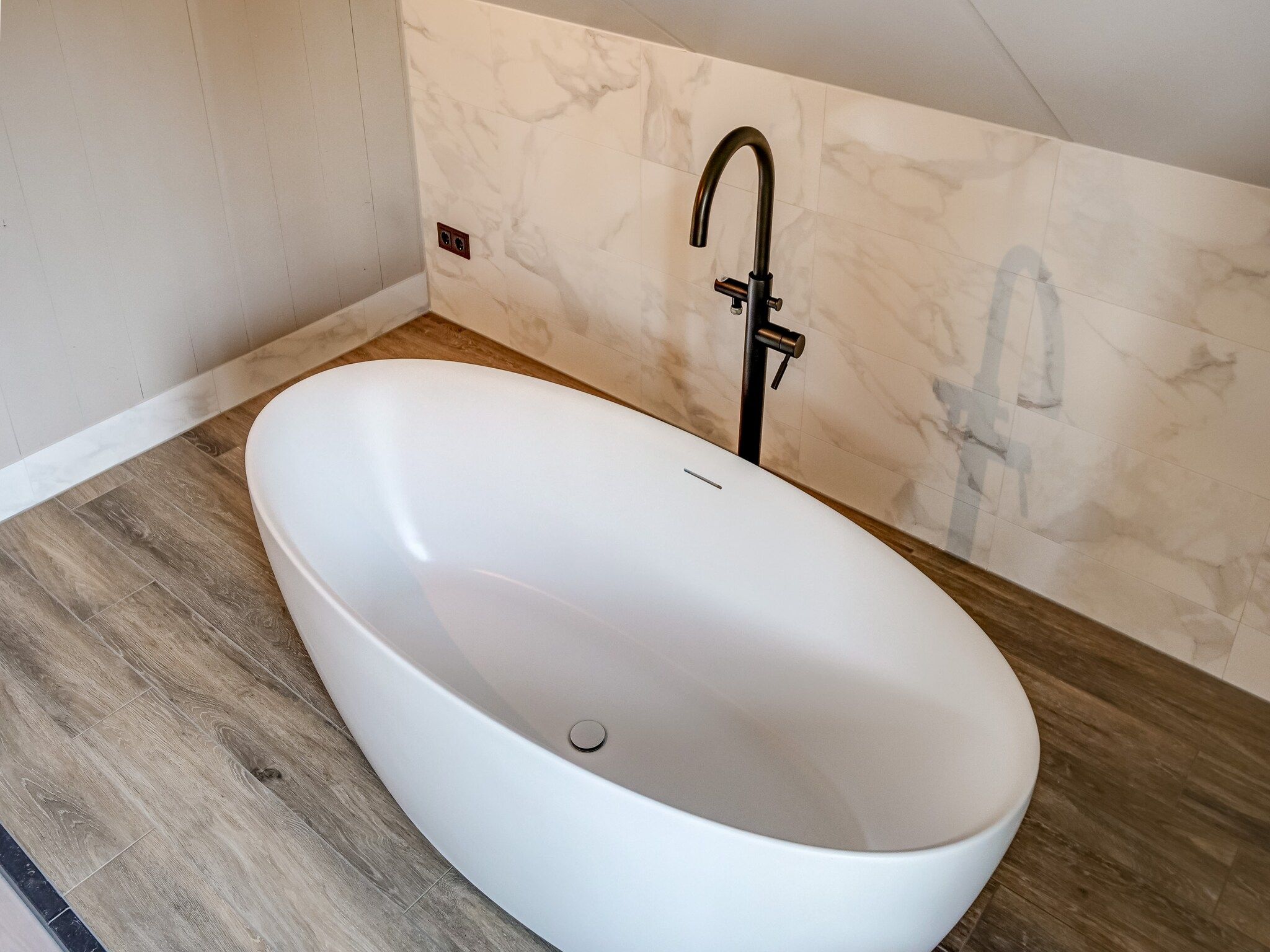 De badkamer van Huis Zee in Julianadorp