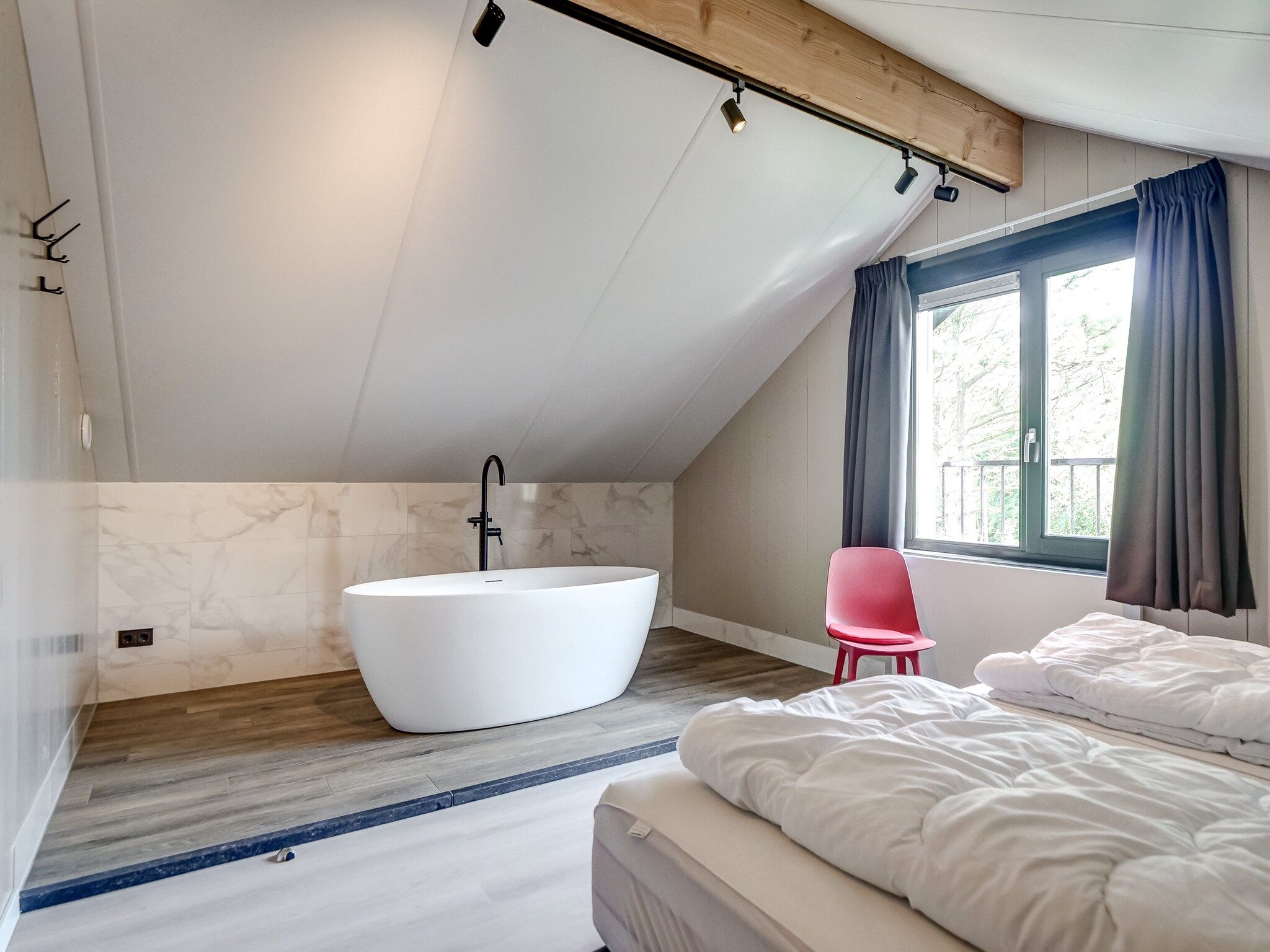 De badkamer van Huis Zee in Julianadorp