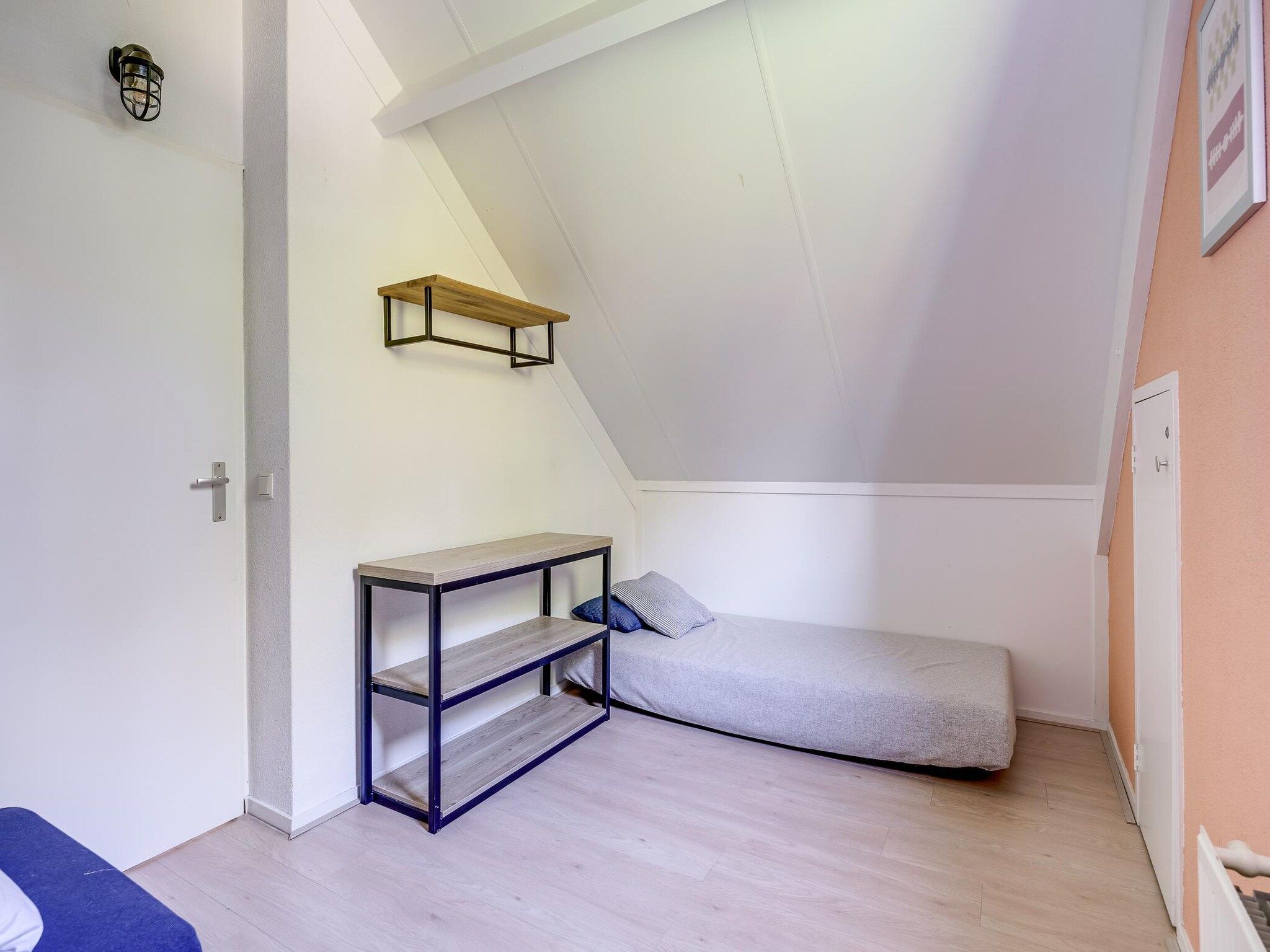 Een slaapkamer van 7 - Persoons Forest 217 Sauna Bungalow (copy) in Ewijk