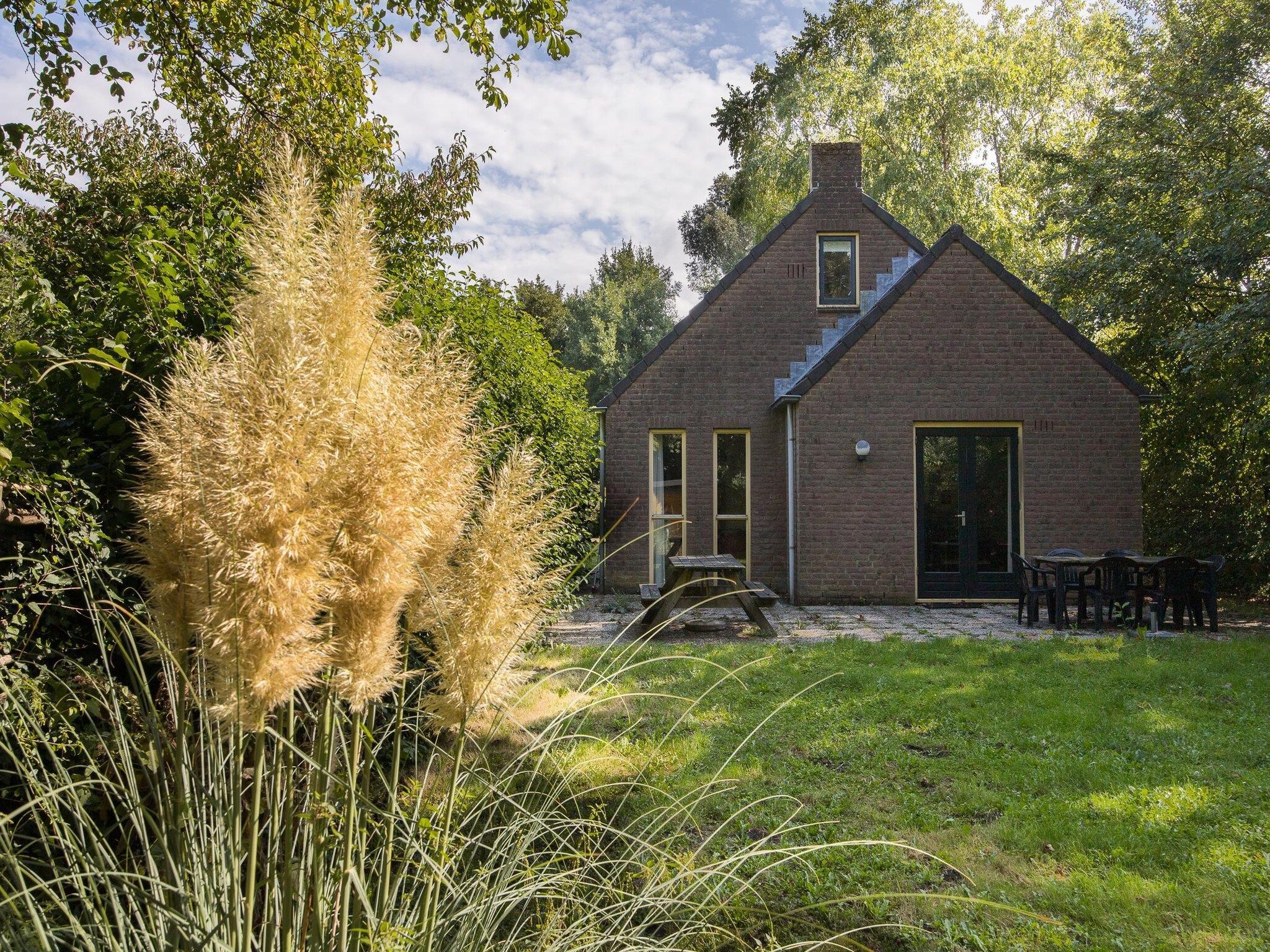 De buitenkant van 7 - Persoons Forest 217 Sauna Bungalow (copy) in Ewijk
