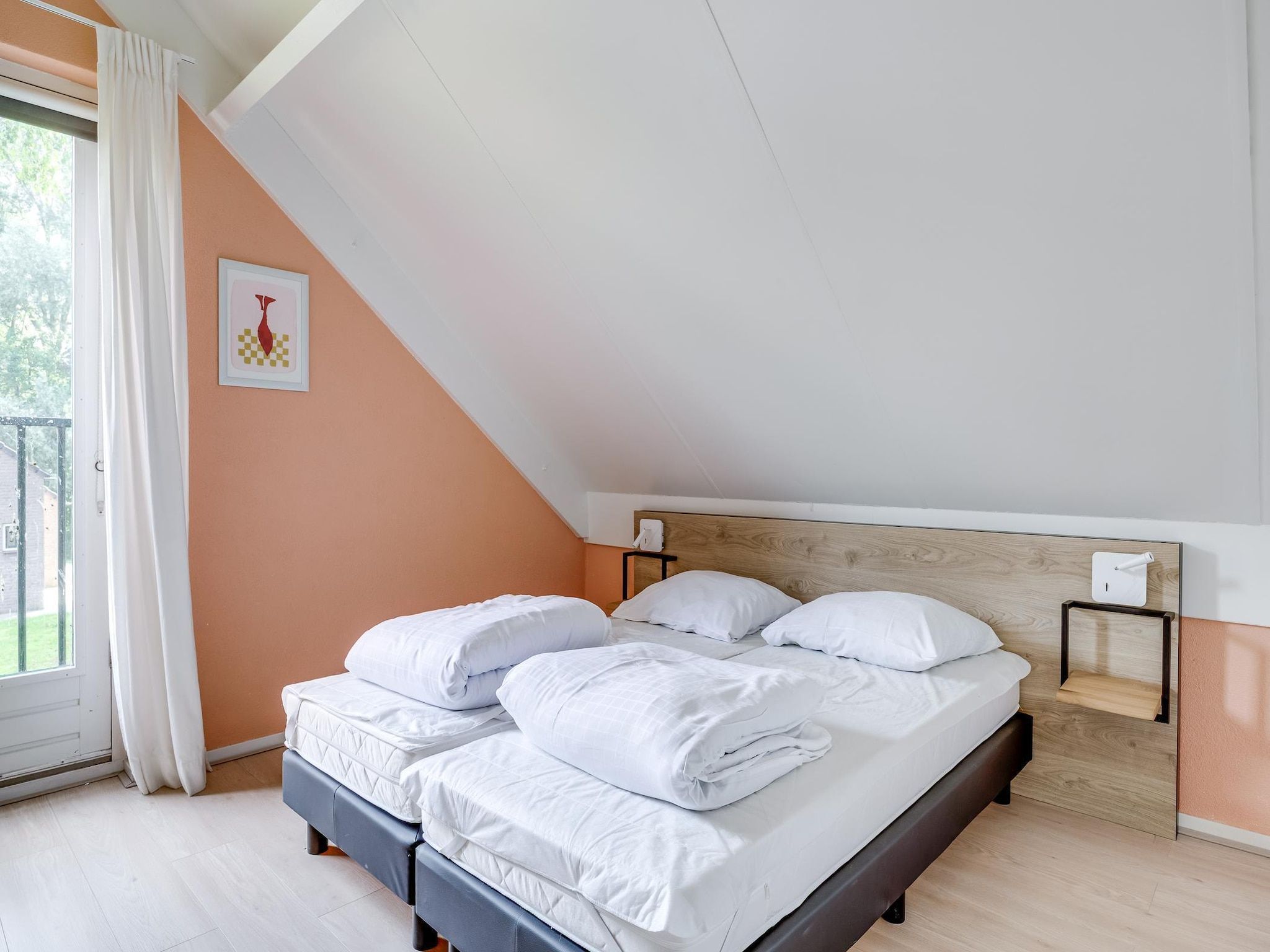 Een slaapkamer van 7 - Persoons Forest 217 Sauna Bungalow (copy) in Ewijk