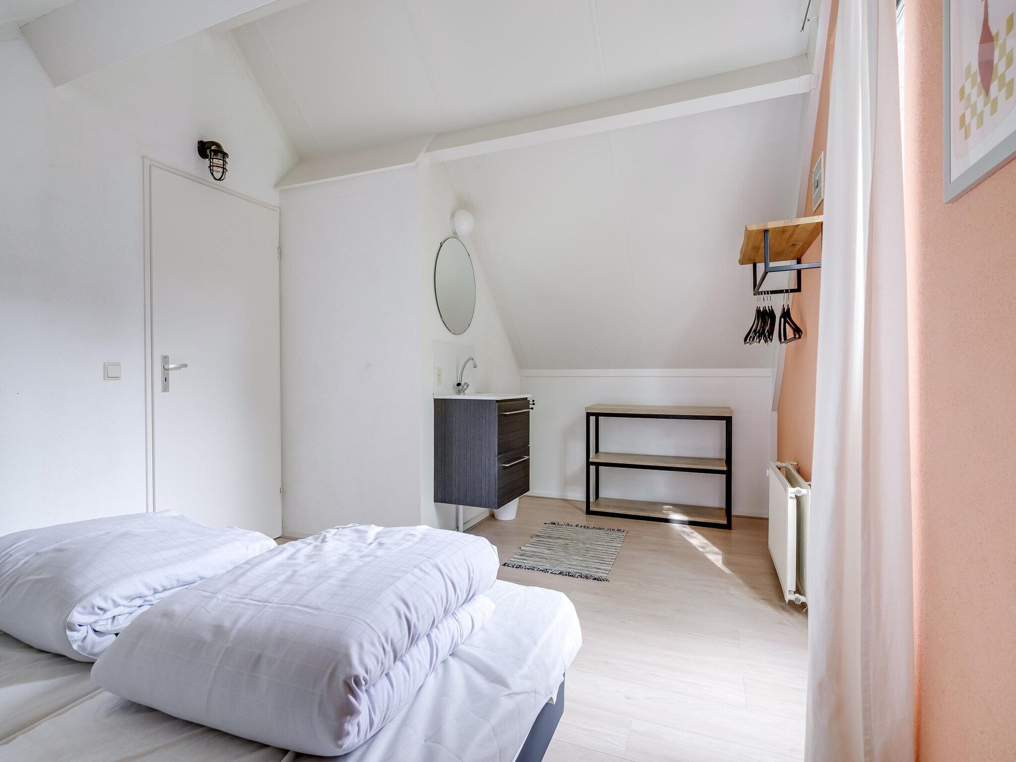 Een slaapkamer van 7 - Persoons Forest 217 Sauna Bungalow (copy) in Ewijk
