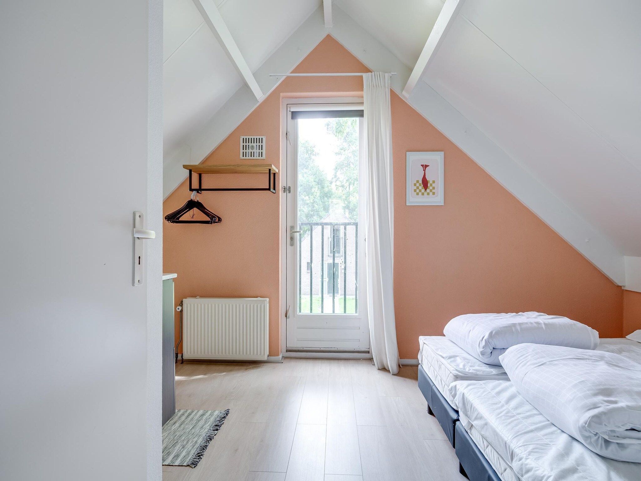 Een slaapkamer van 7 - Persoons Forest 217 Sauna Bungalow (copy) in Ewijk