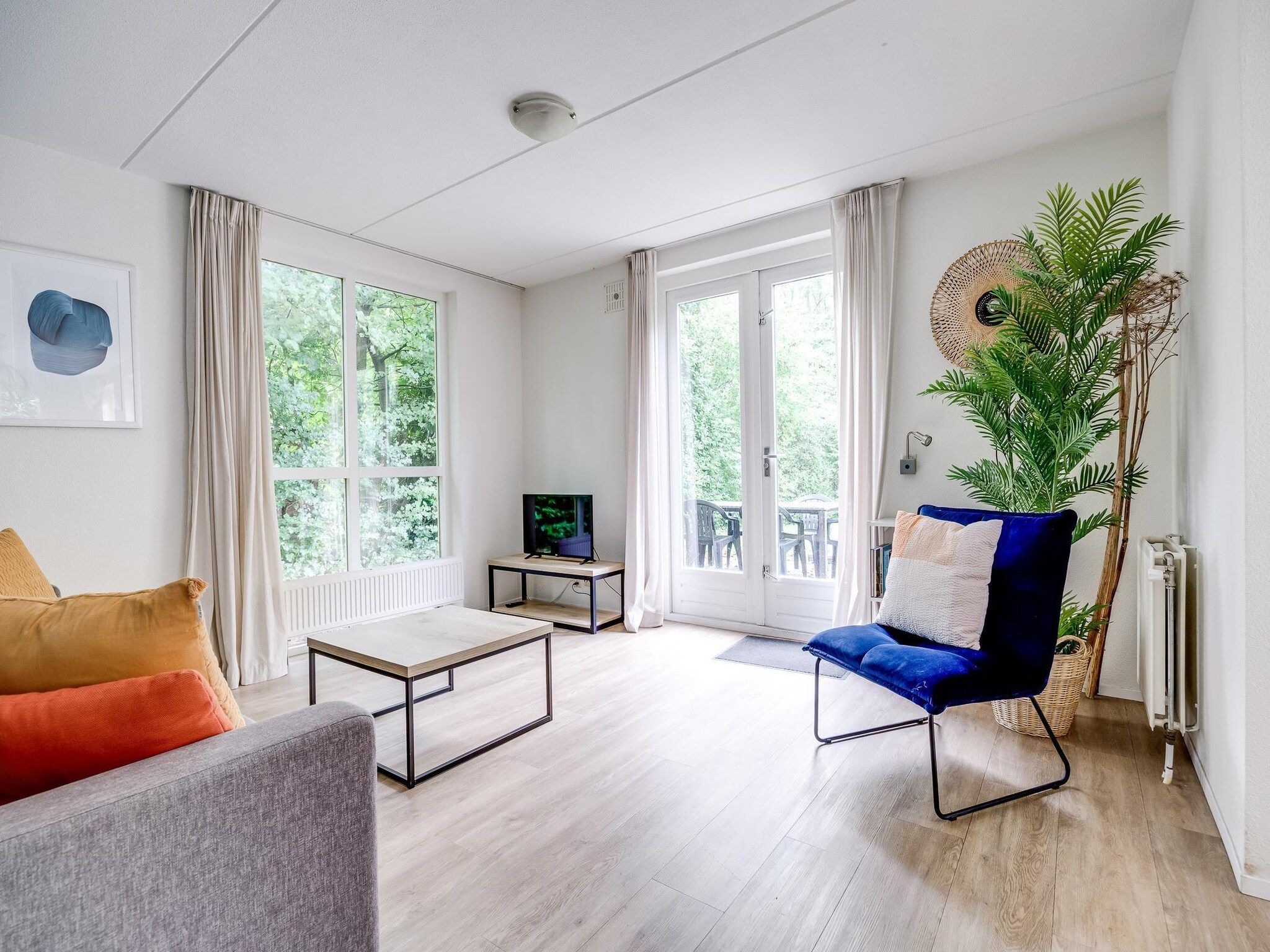 De woonkamer van 7 - Persoons Forest 217 Sauna Bungalow (copy) in Ewijk