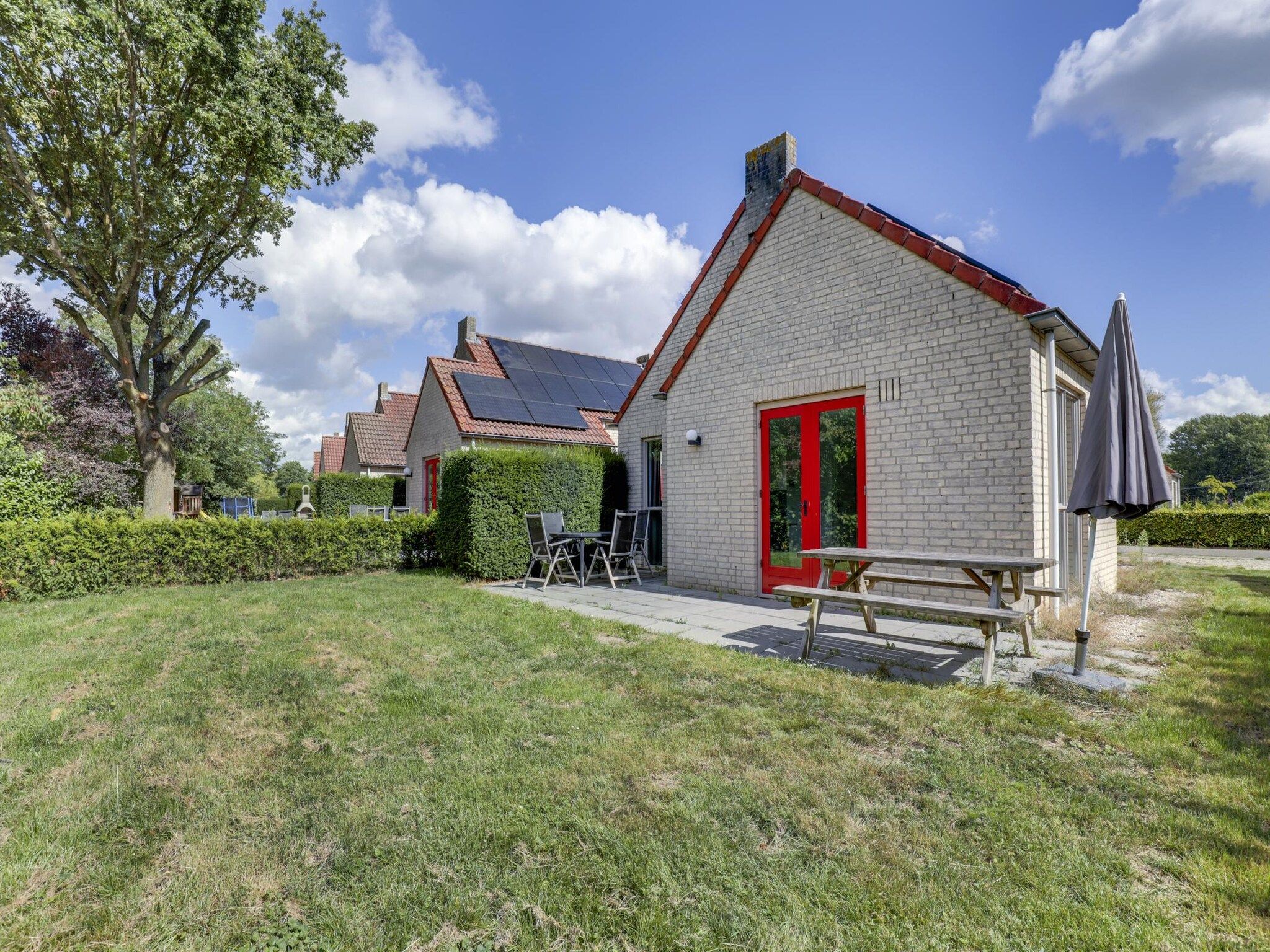 De buitenkant van 6 - Persons De Zingende Wilg (copy) (copy) (copy) in Ewijk