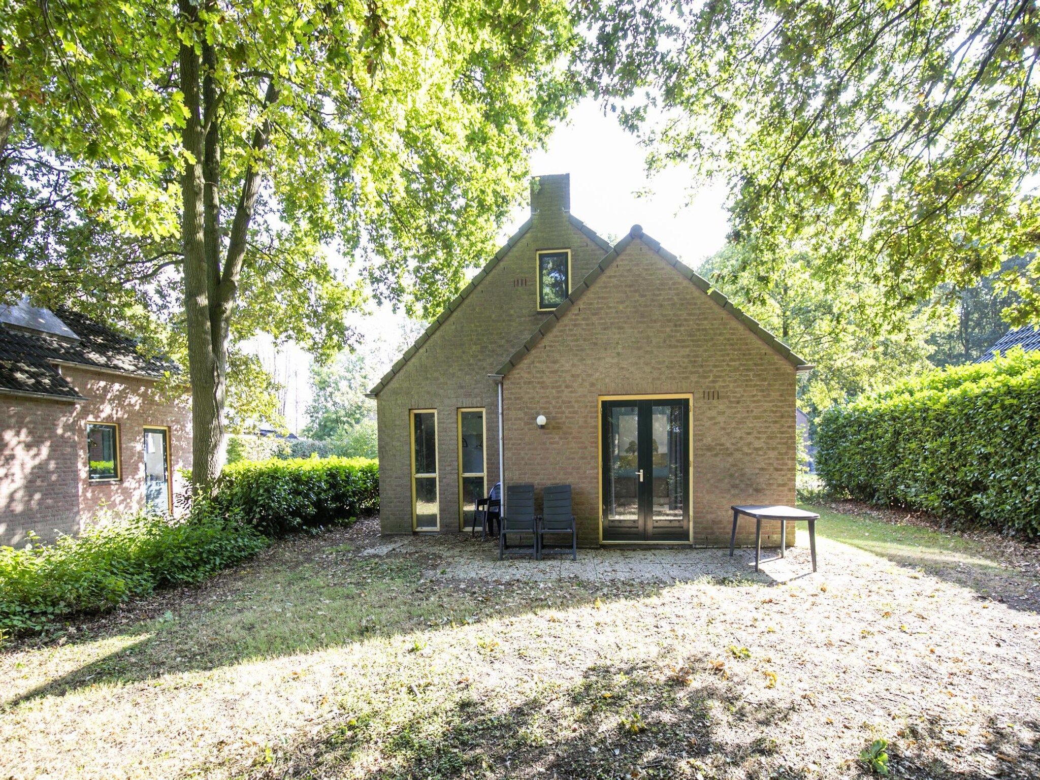 De buitenkant van 7 - Persoons Forest 217 Sauna Bungalow (copy) (copy) in Ewijk