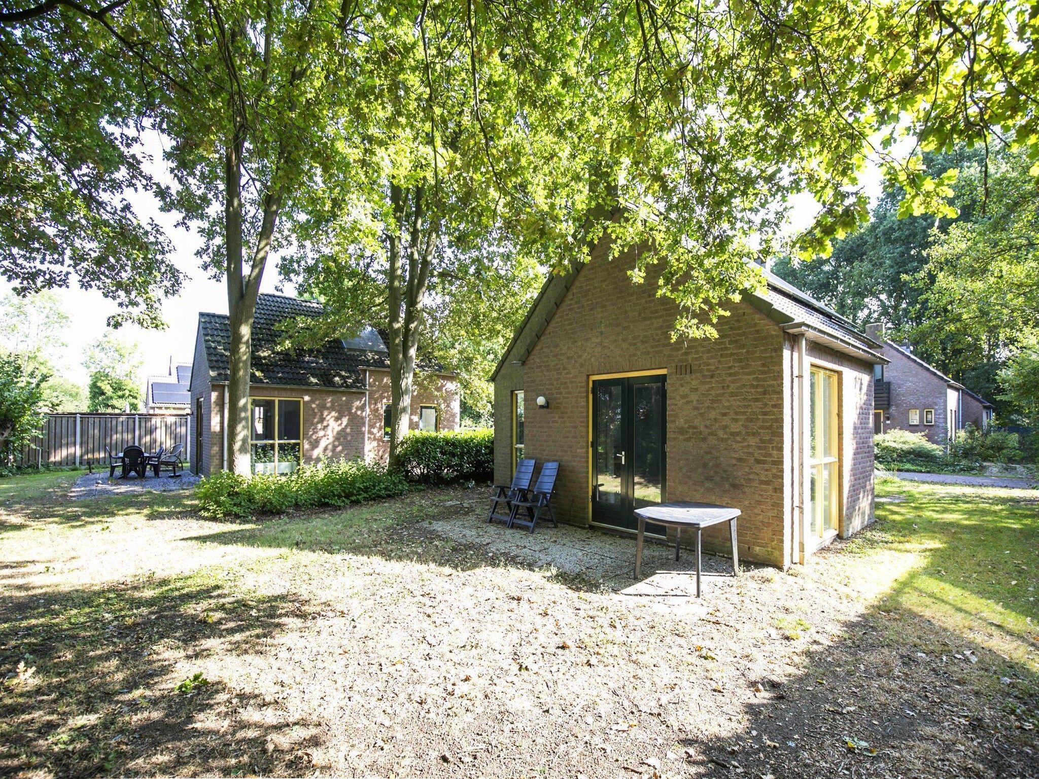 De buitenkant van 7 - Persoons Forest 217 Sauna Bungalow (copy) (copy) in Ewijk