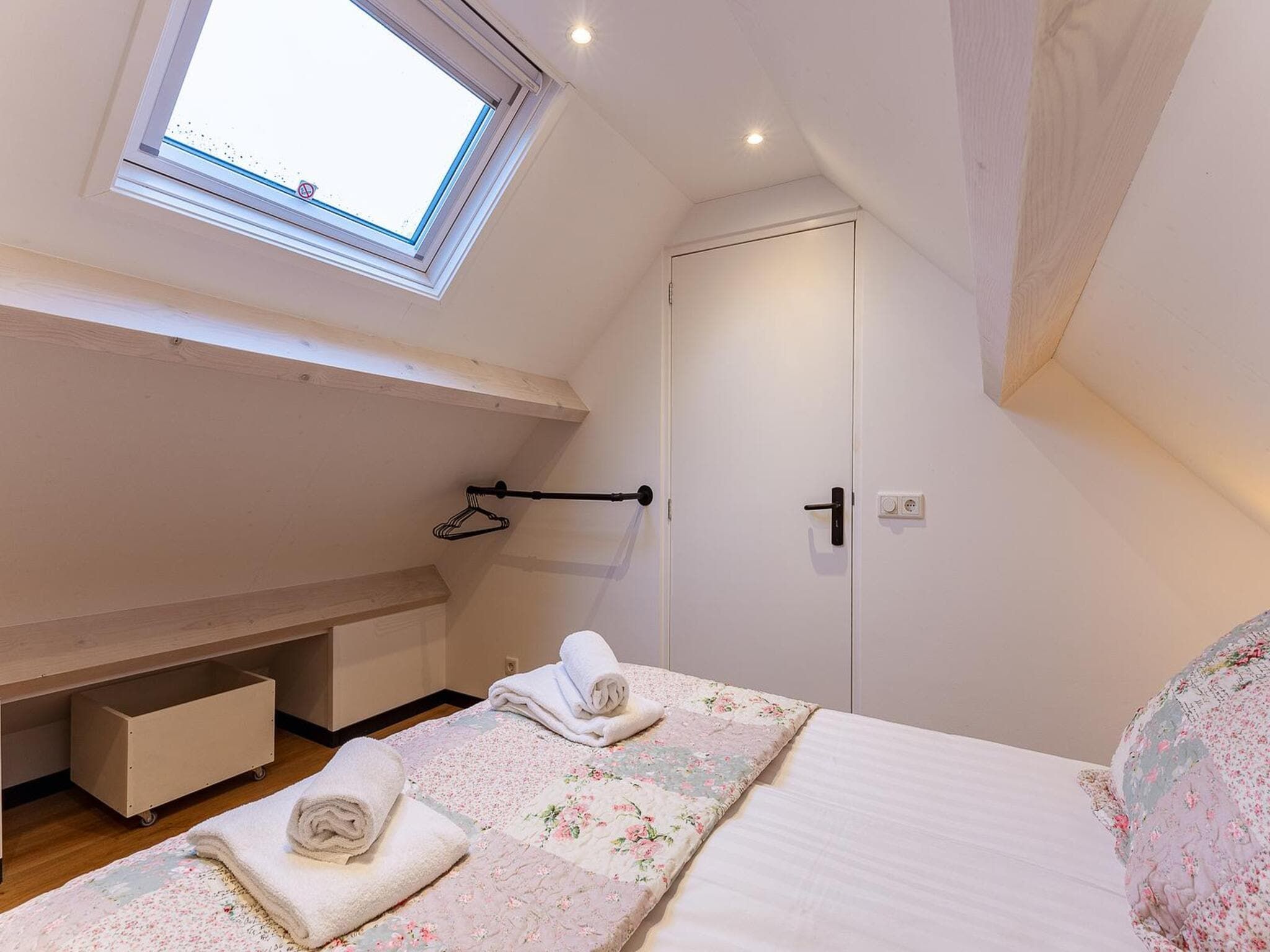 Een slaapkamer van Holiday home - Schoolstraat 6a | Vrouwenpolder in Vrouwenpolder