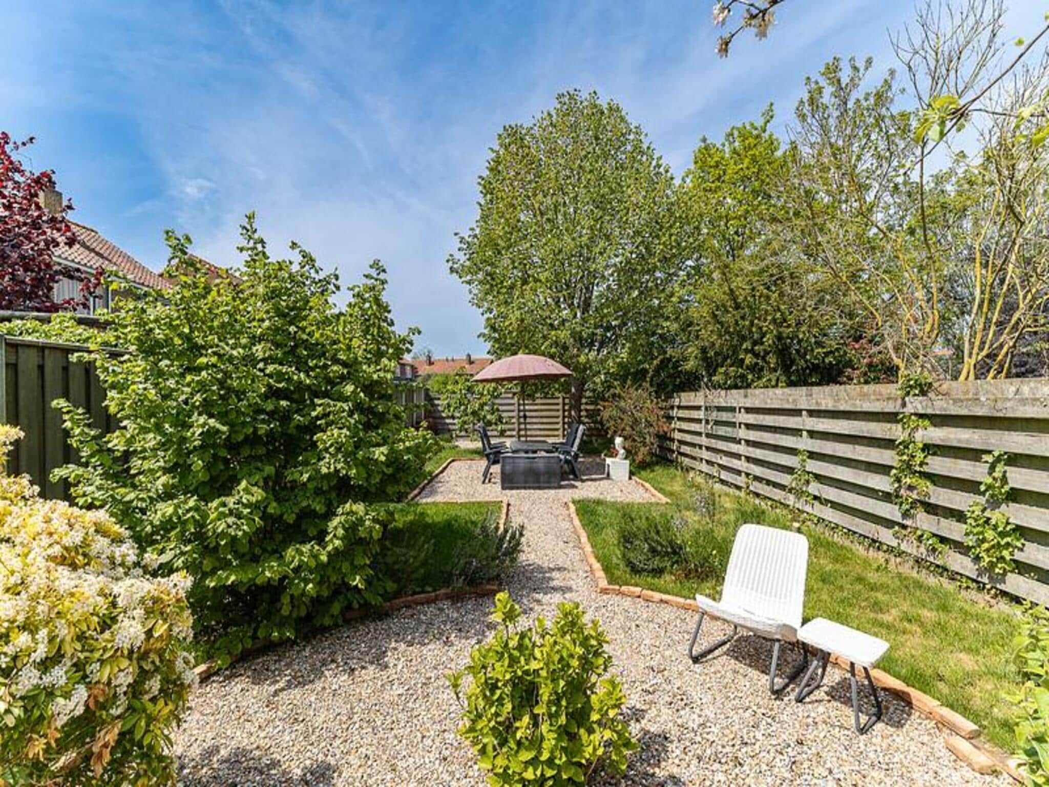 De tuin van Holiday home - Schoolstraat 6a | Vrouwenpolder in Vrouwenpolder