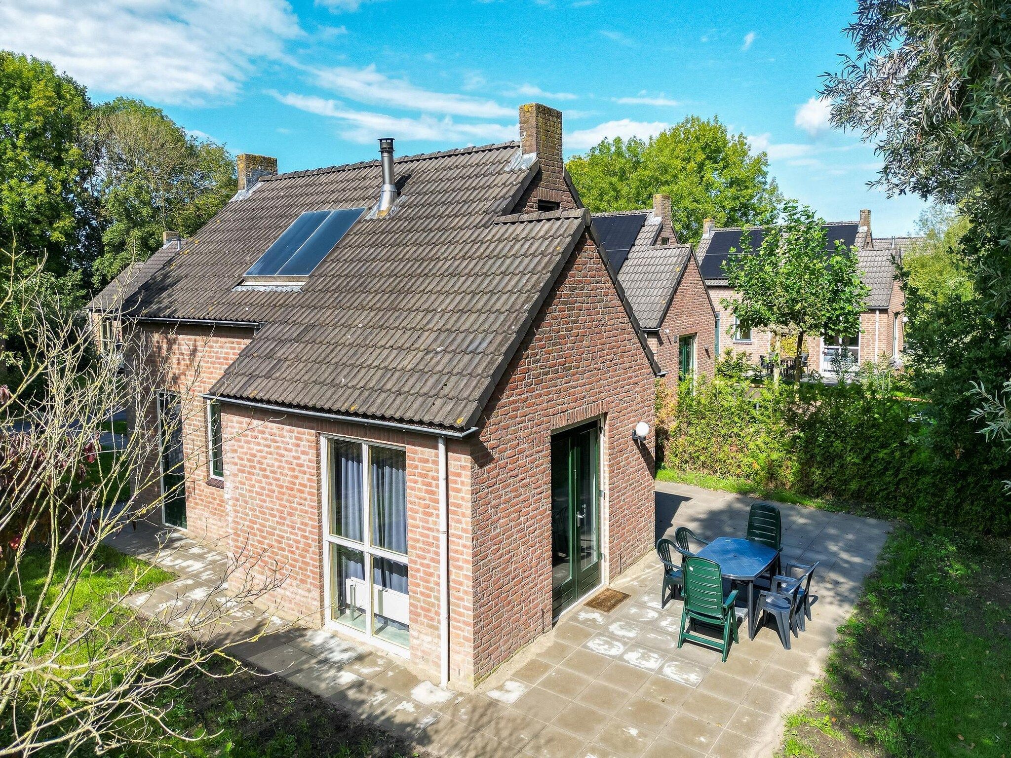 De buitenkant van 7 - Persoons Forest 217 Sauna Bungalow (copy) in Ewijk