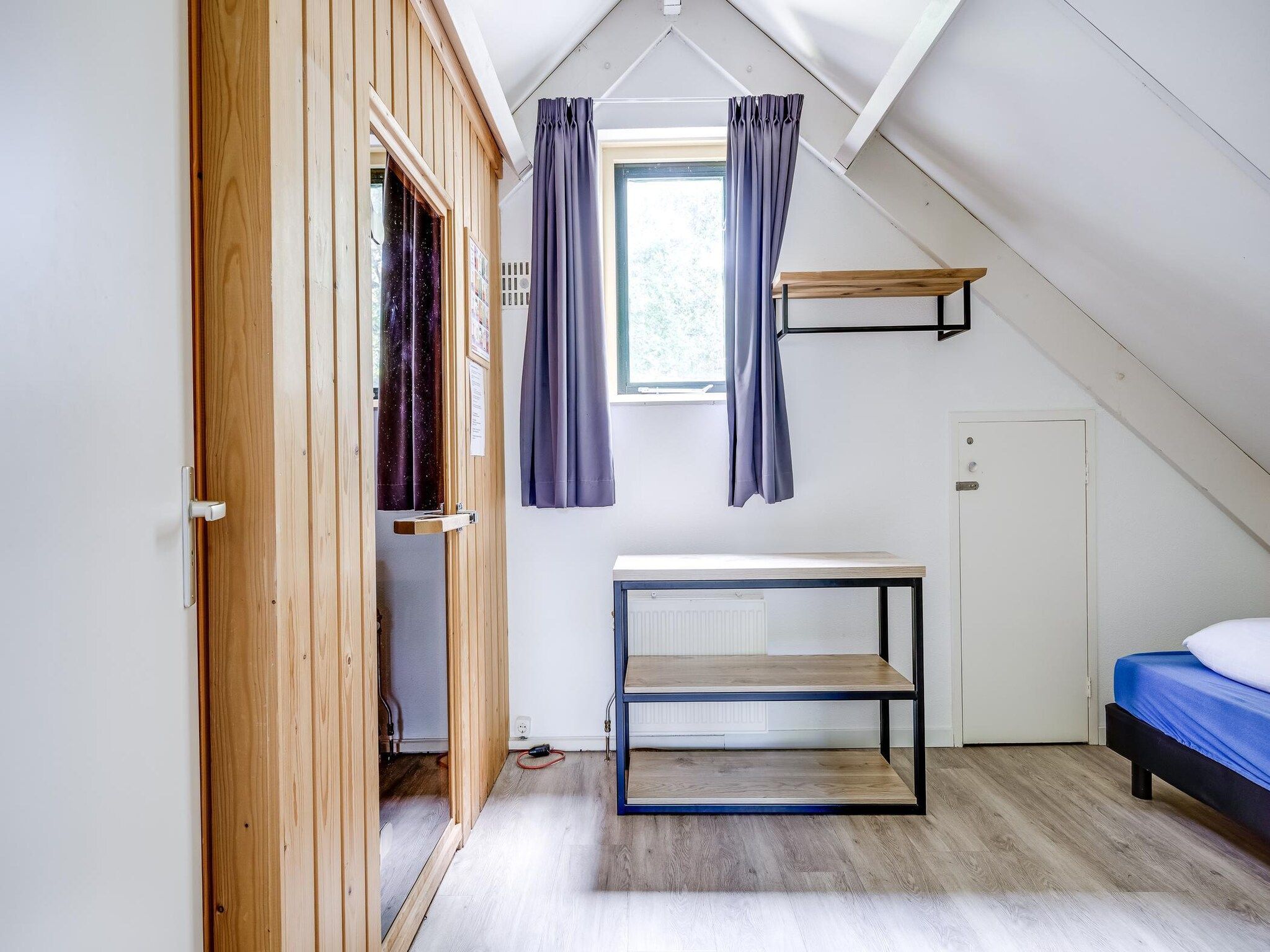 Een slaapkamer van 7 - Persoons Forest 217 Sauna Bungalow (copy) in Ewijk