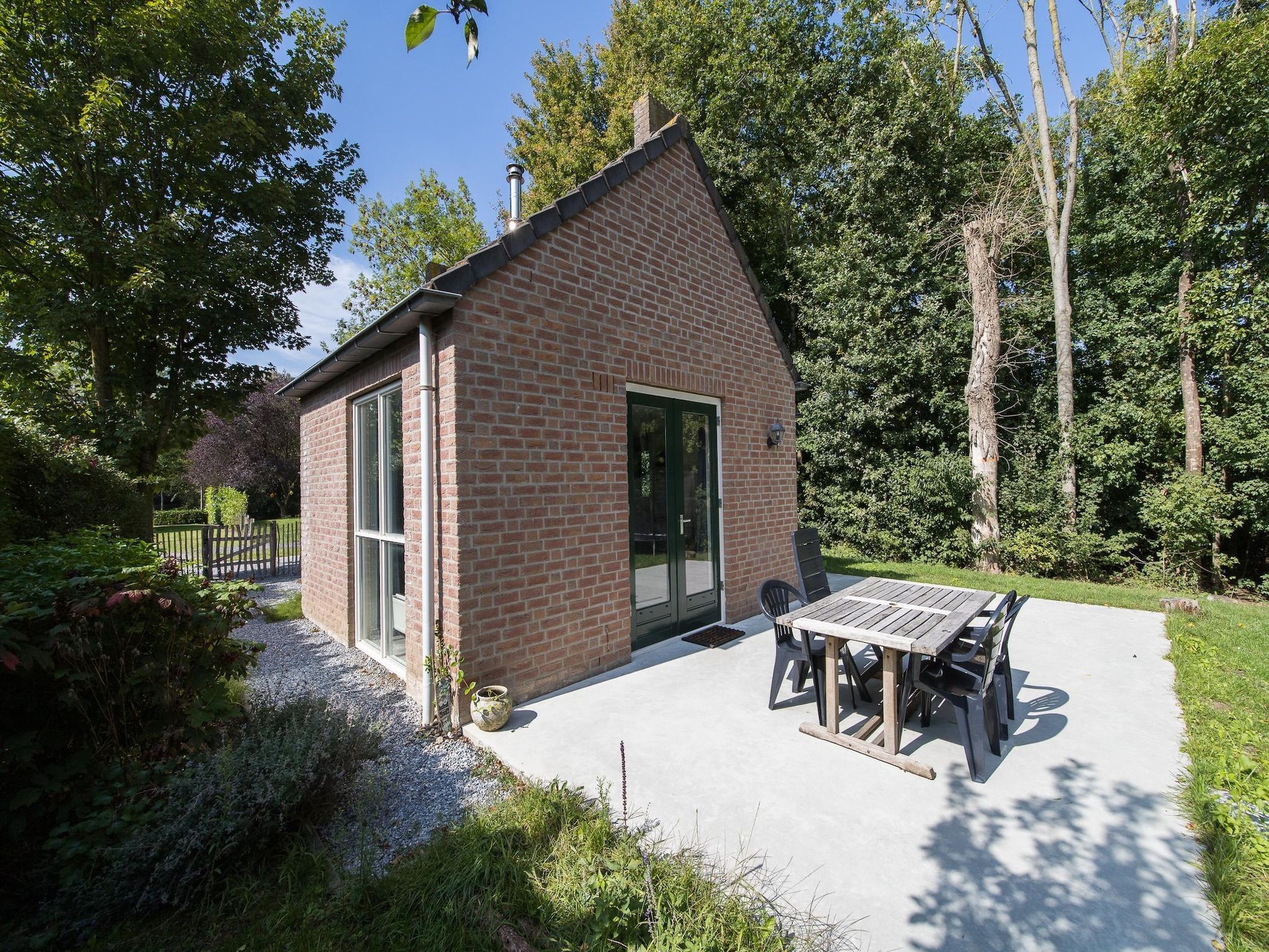 De buitenkant van 7 - Persoons Forest 217 Sauna Bungalow (copy) (copy) in Ewijk