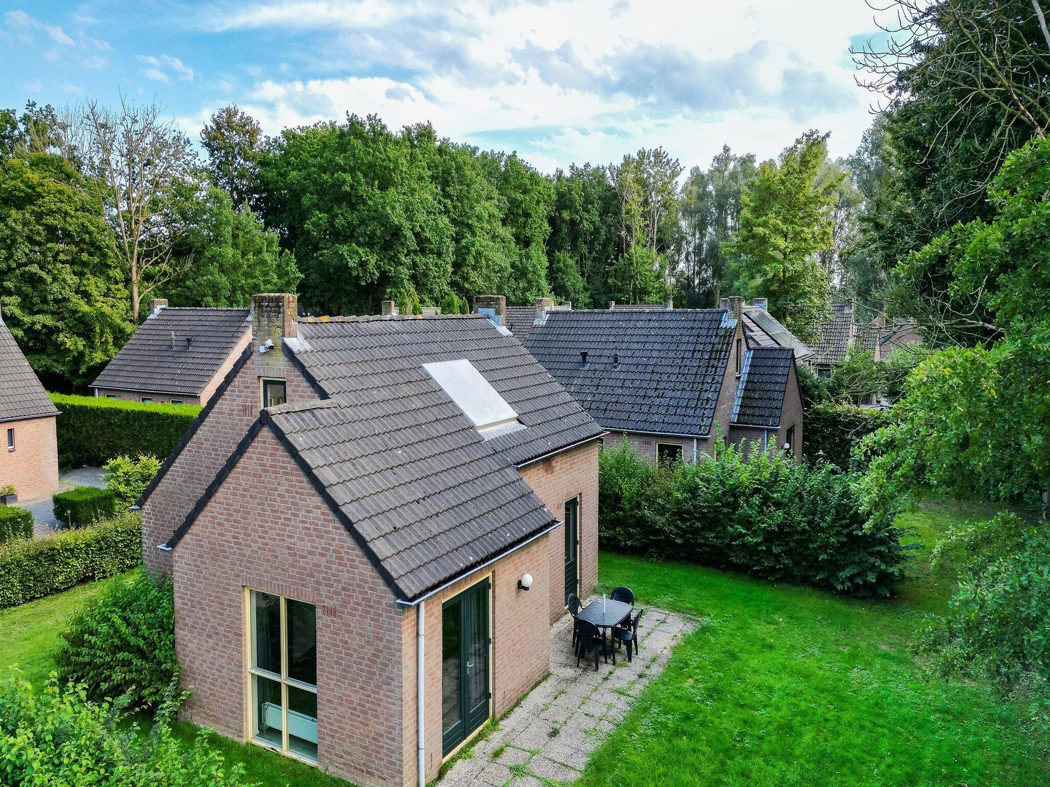 De buitenkant van 7 - Persoons Forest 217 Sauna Bungalow (copy) (copy) (copy) in Ewijk