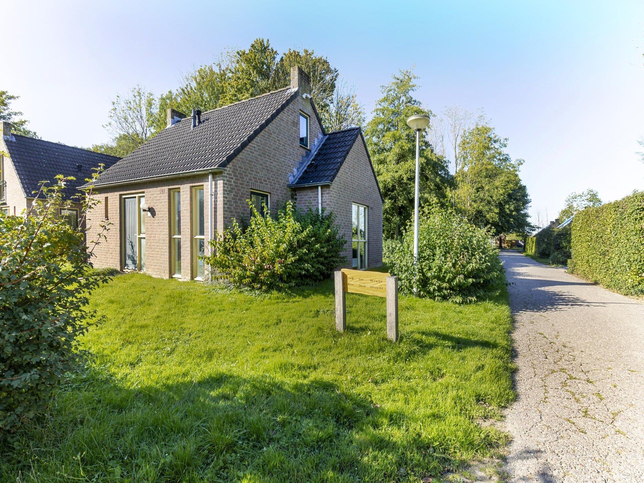 De buitenkant van 7 - Persoons Forest 217 Sauna Bungalow (copy) (copy) (copy) in Ewijk