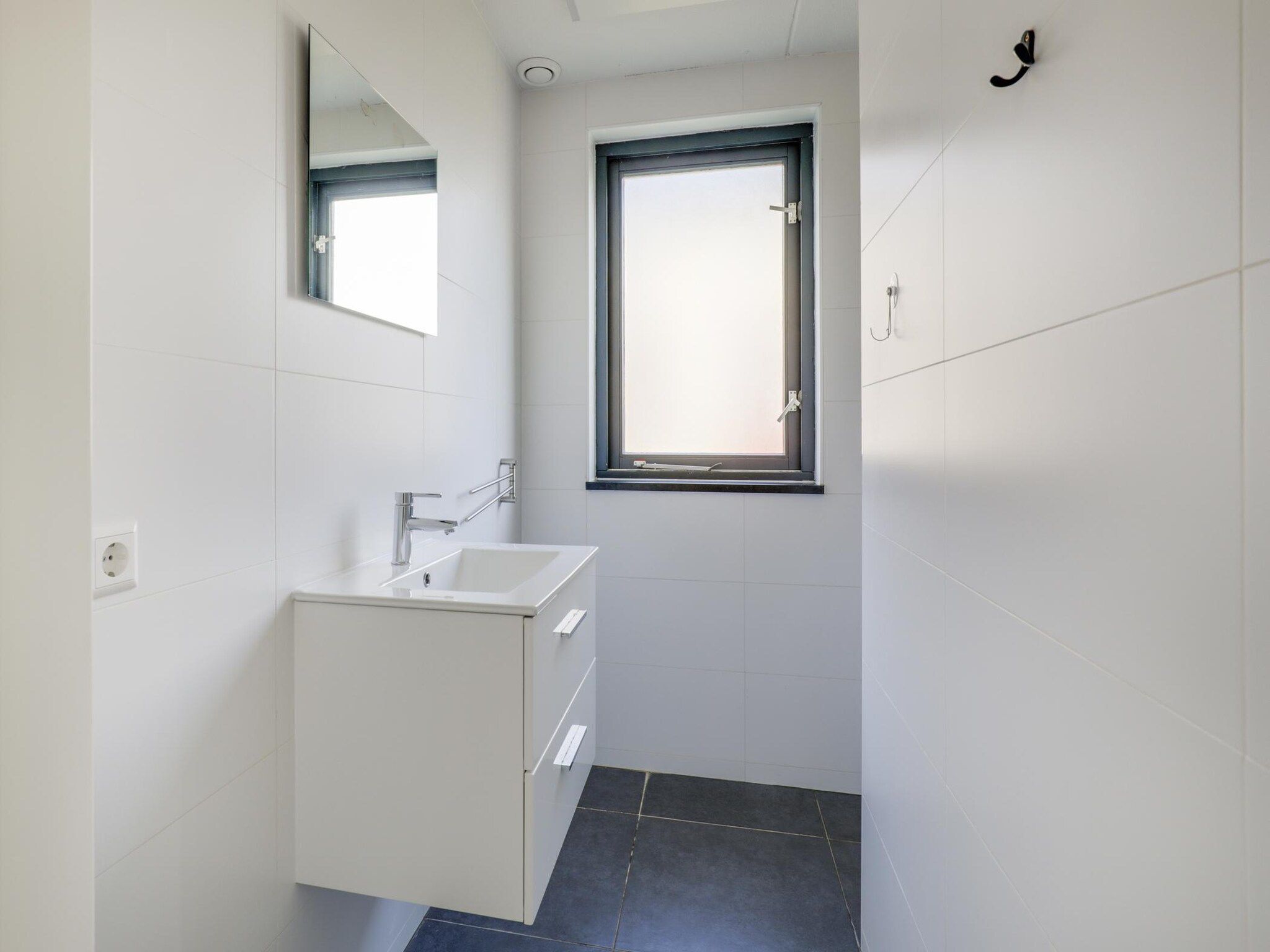 De badkamer van 7 - Persoons Forest 217 Sauna Bungalow (copy) (copy) in Ewijk