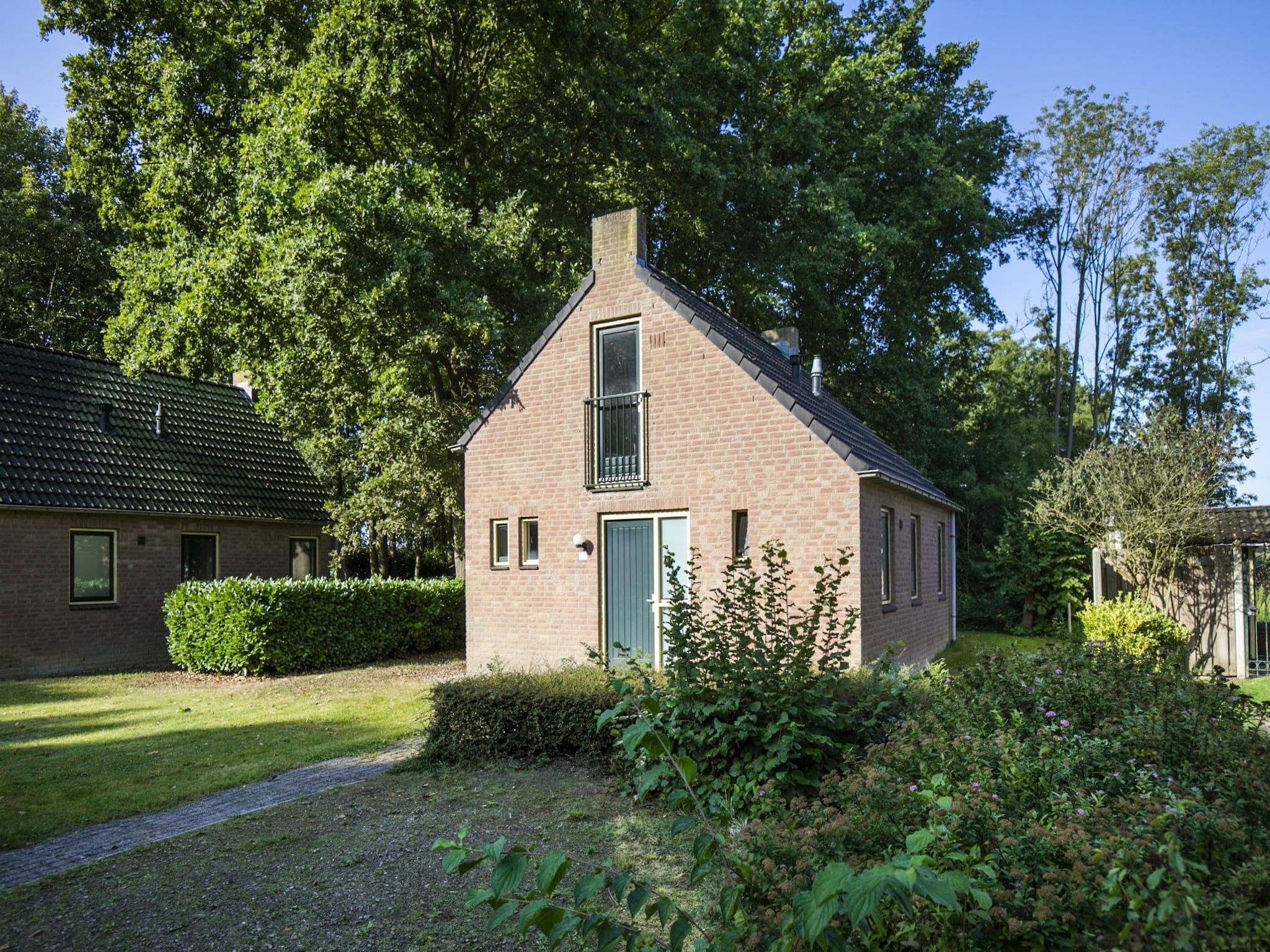 De buitenkant van 7 - Persoons Forest 217 Sauna Bungalow (copy) (copy) in Ewijk