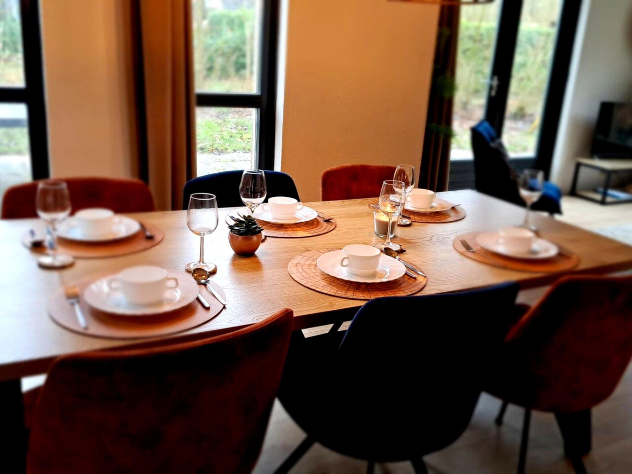 De eetkamer van 7 - Persoons Forest 217 Sauna Bungalow (copy) (copy) (copy) in Ewijk
