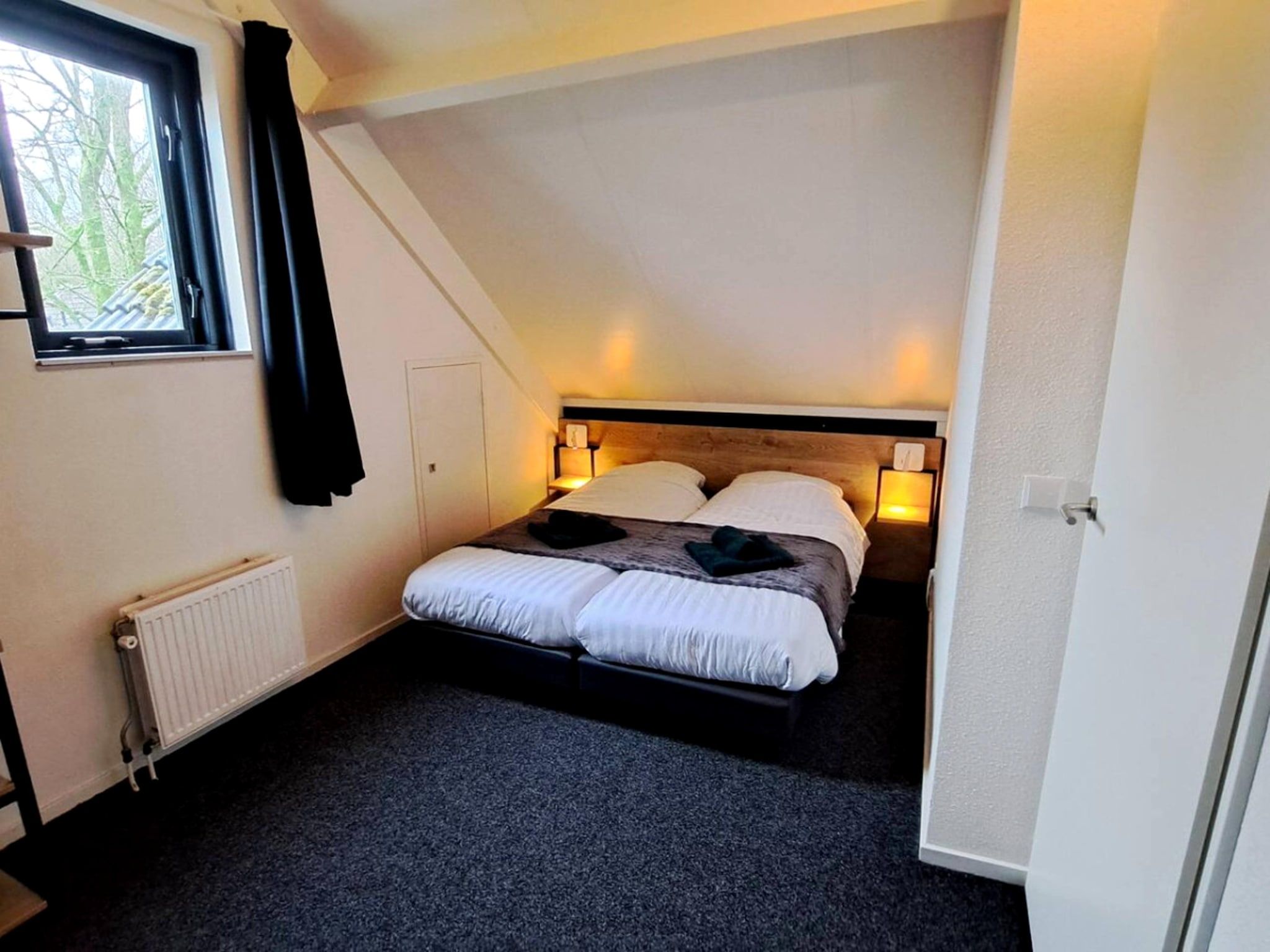 Een slaapkamer van 7 - Persoons Forest 217 Sauna Bungalow (copy) (copy) (copy) in Ewijk