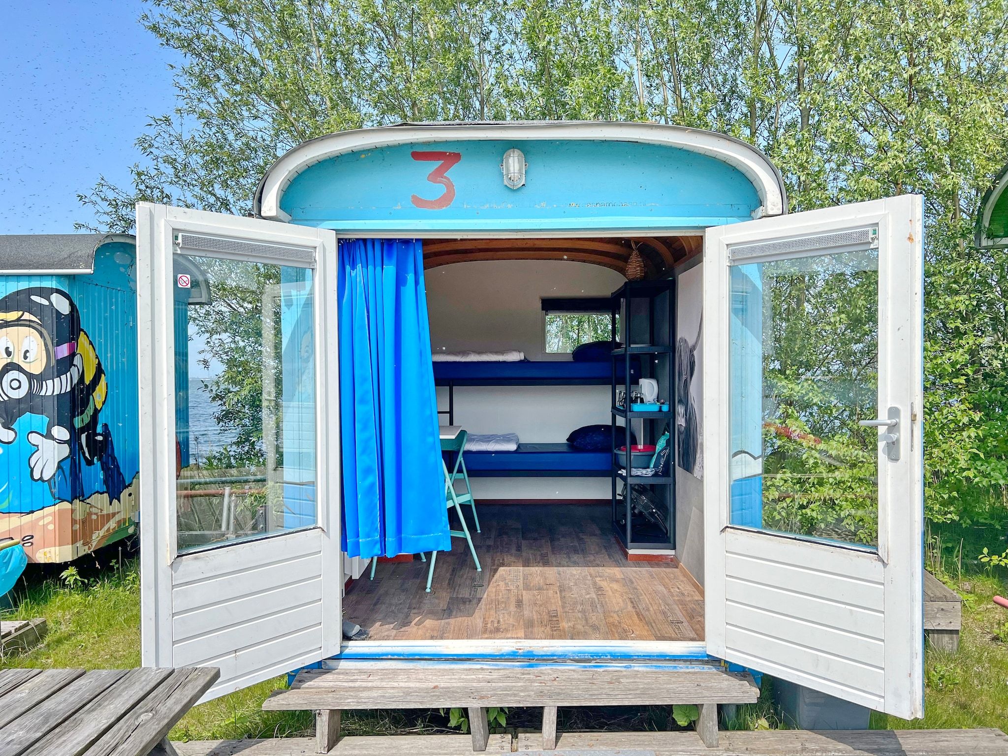 De buitenkant van Tiny Wagons Marina Muiderzand Almere (Nr 1-6) with bunk bed (copy) in Almere