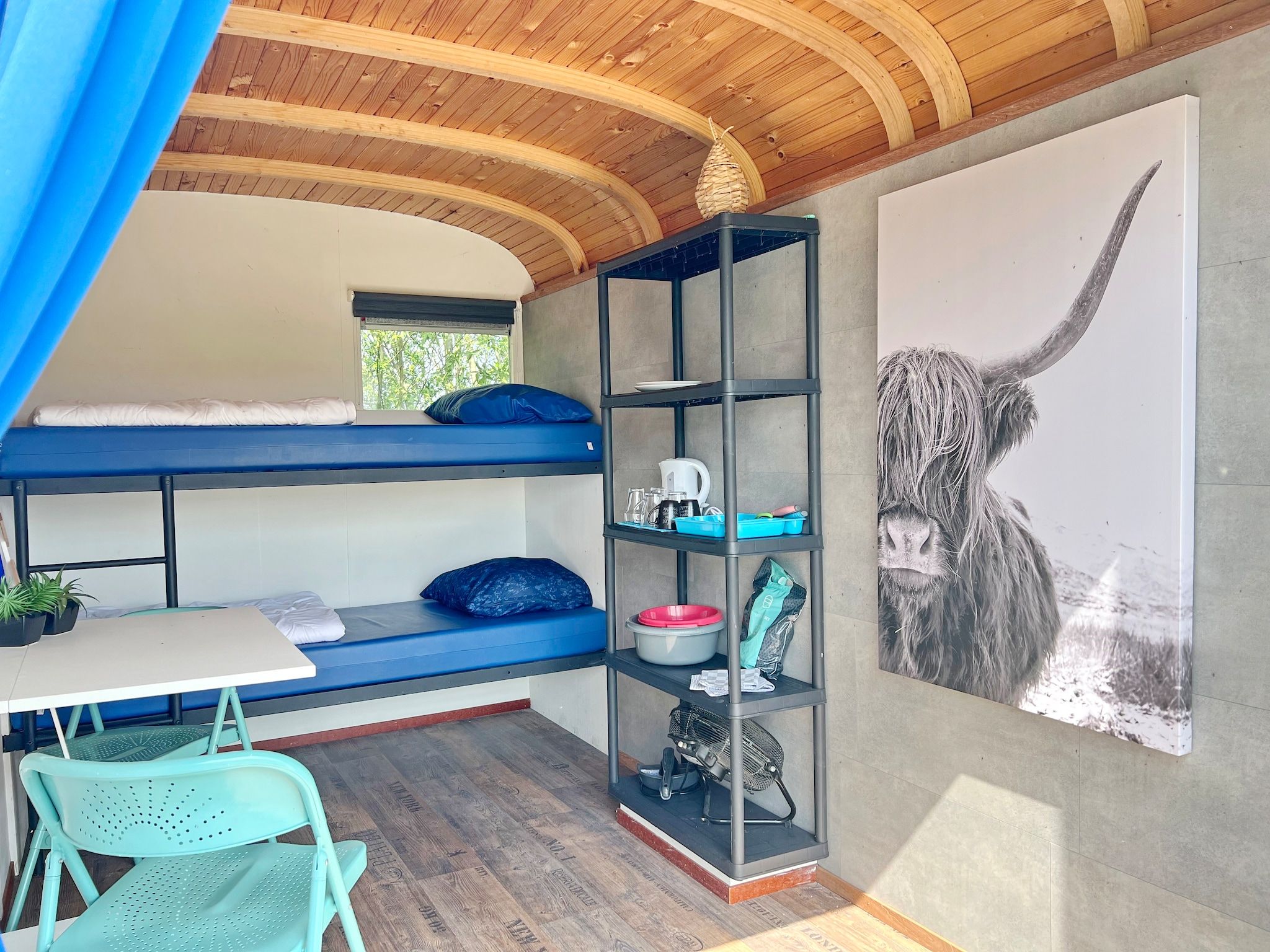 Een slaapkamer van Tiny Wagons Marina Muiderzand Almere (Nr 1-6) with bunk bed (copy) in Almere