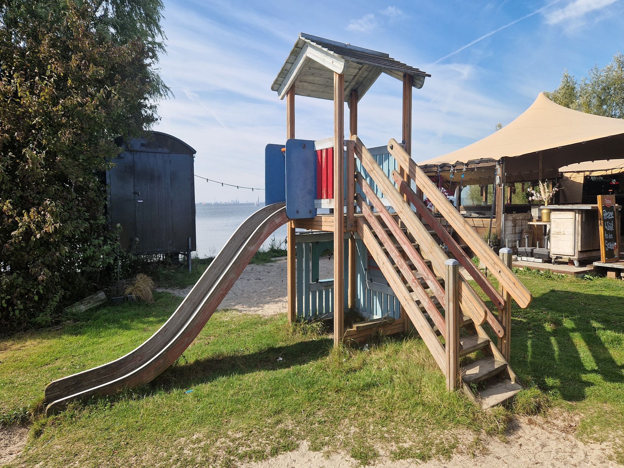 Parkfaciliteiten bij Tiny Wagons Marina Muiderzand Almere (Nr 1-6) with bunk bed (copy) in Almere
