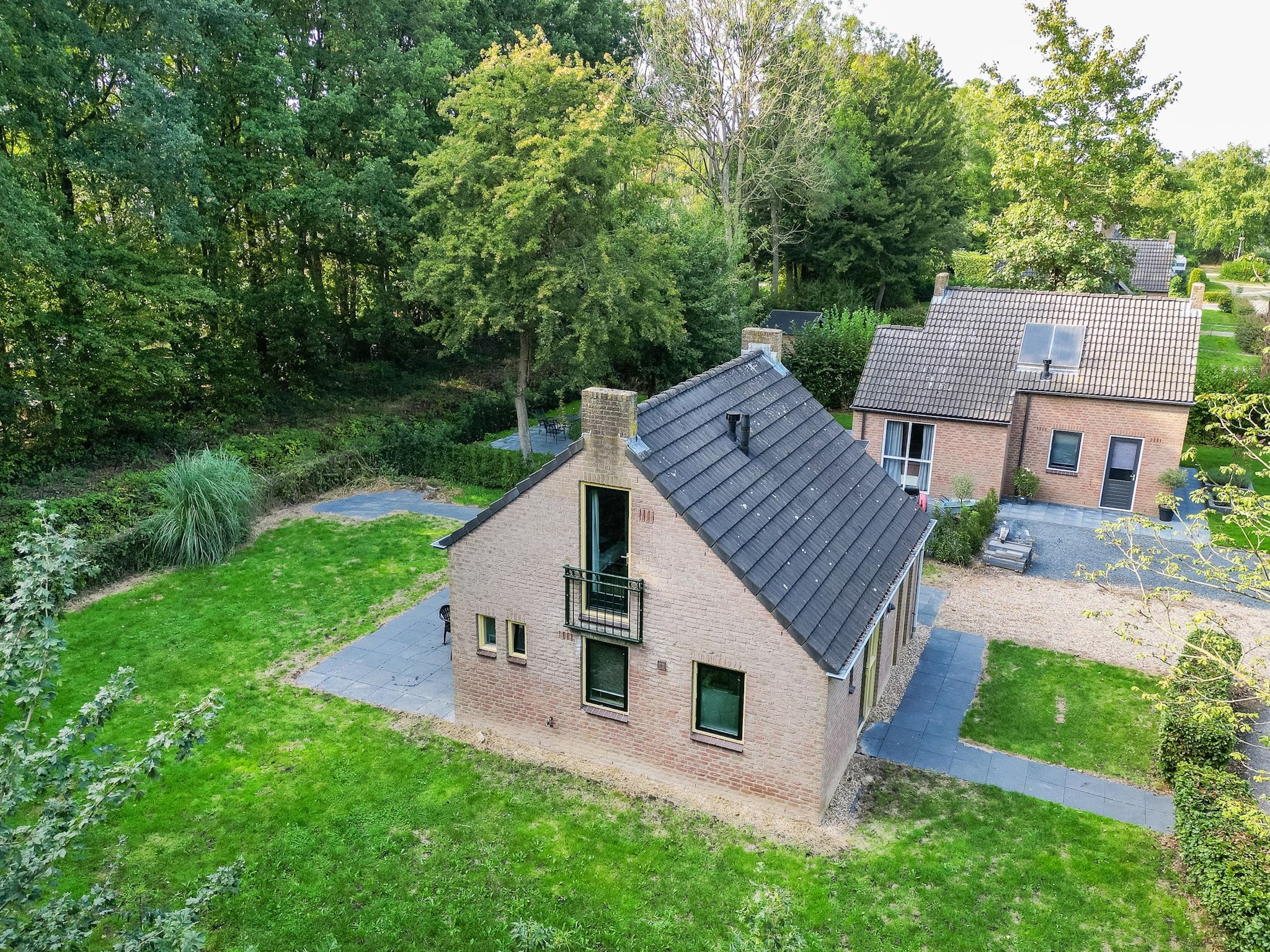 De buitenkant van 7 - Persoons Forest 217 Sauna Bungalow (copy) (copy) (copy) in Ewijk