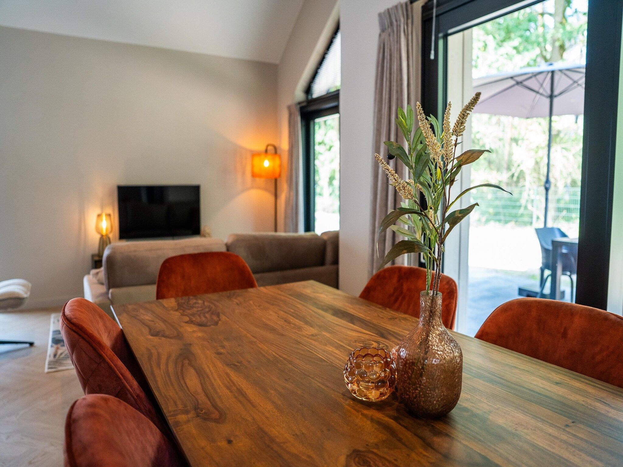 De eetkamer van Ecovilla Waterzicht  6 people Luxe in Oirschot