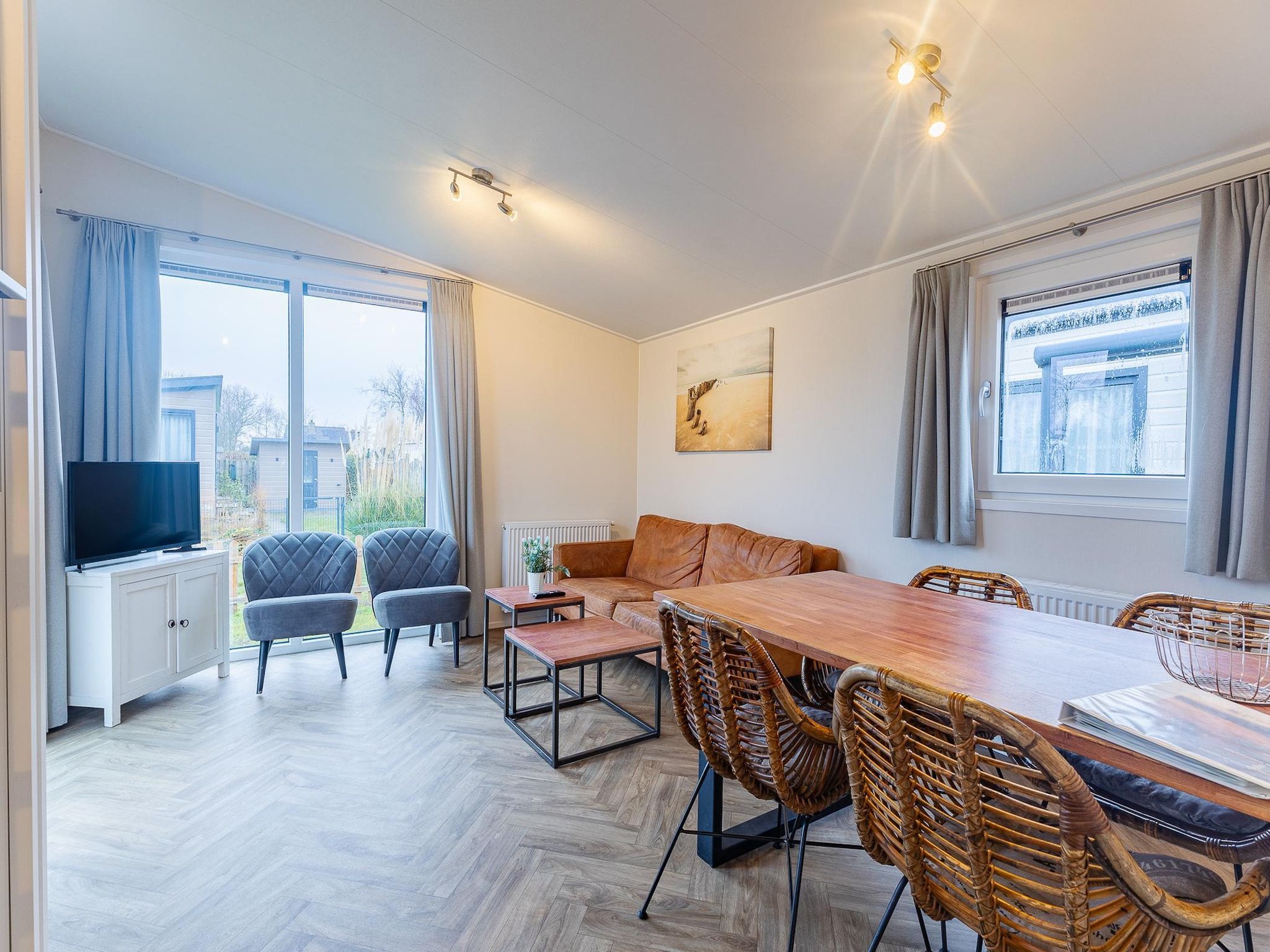 De woonkamer van Duinhoeve chalet Schelp in Burgh-Haamstede