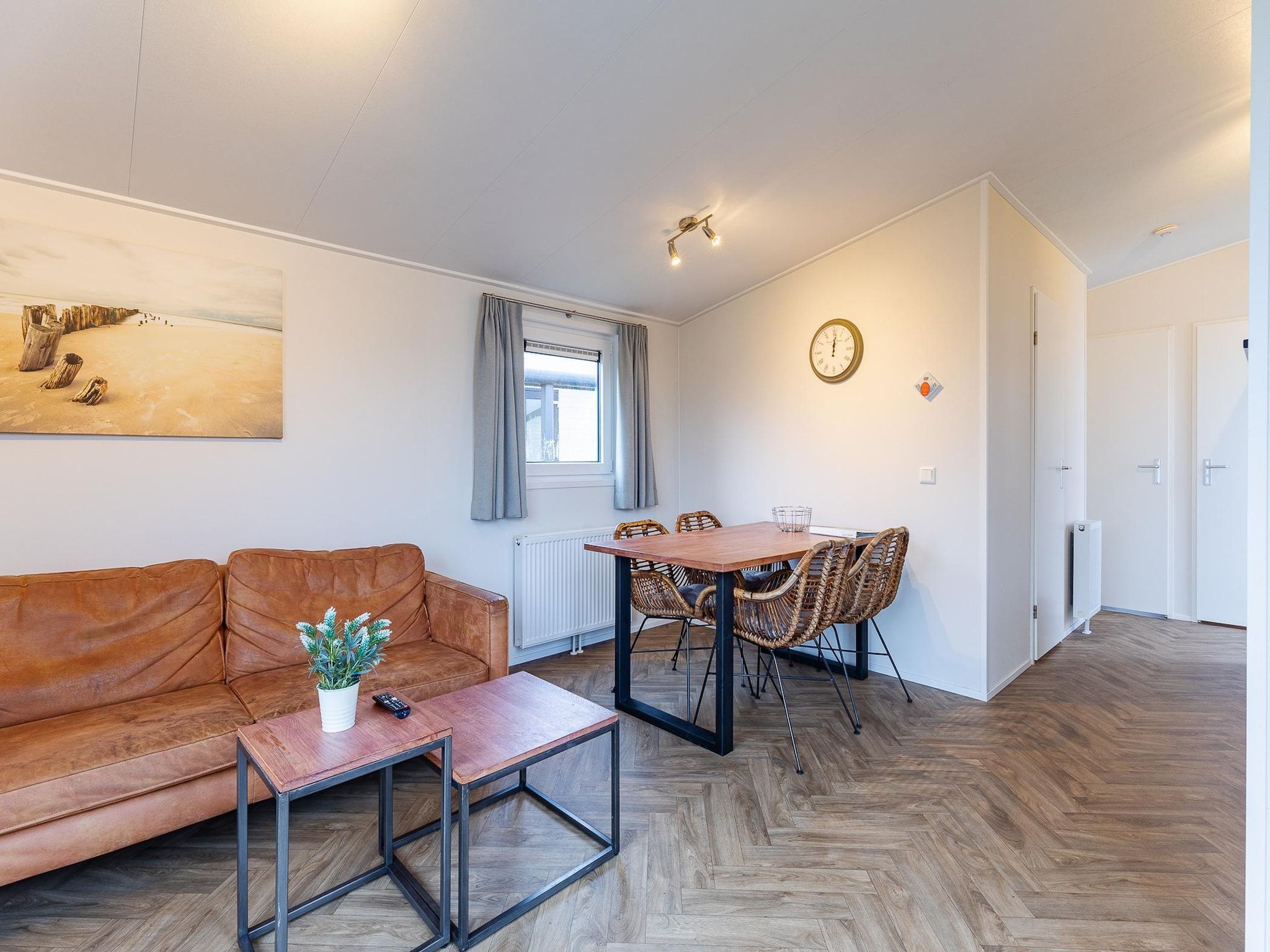 De woonkamer van Duinhoeve chalet Schelp in Burgh-Haamstede