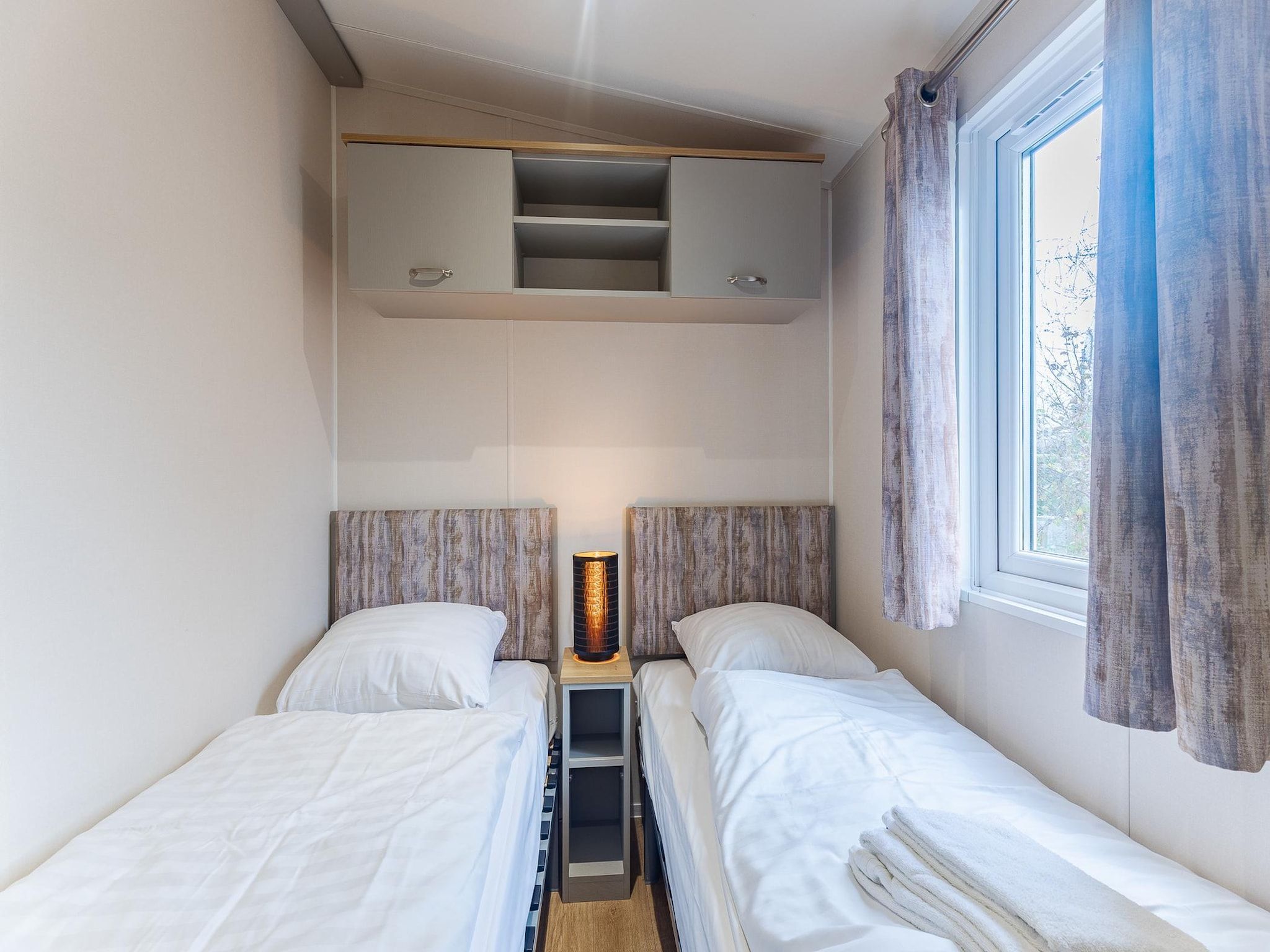Een slaapkamer van Duinhoeve chalet Schelp in Burgh-Haamstede