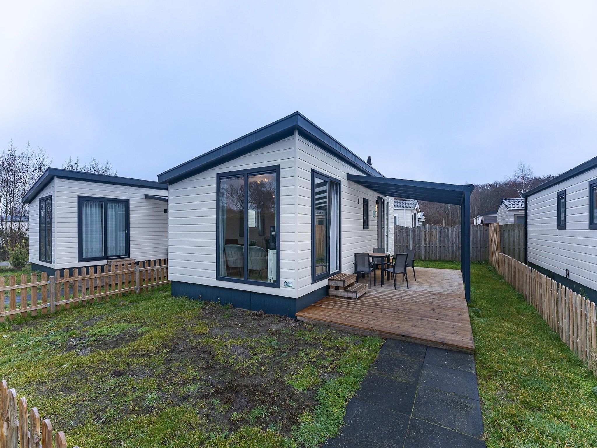 De buitenkant van Duinhoeve chalet Schelp in Burgh-Haamstede