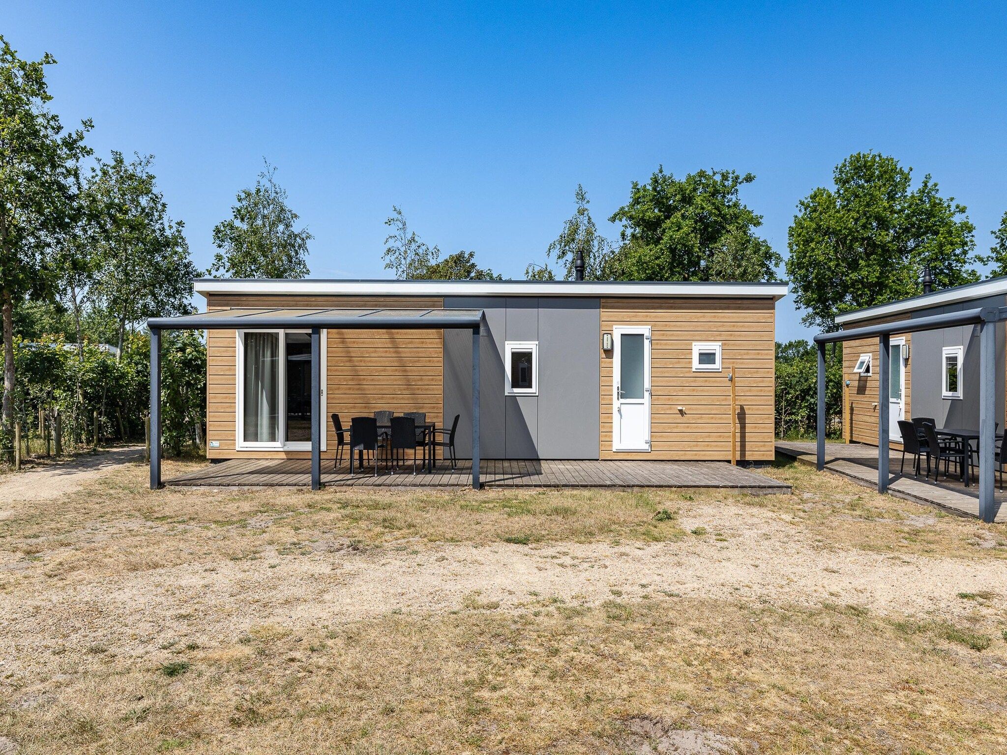 De buitenkant van Duinhoeve Chalet Zeeland (huisdier toegestaan) in Burgh-Haamstede