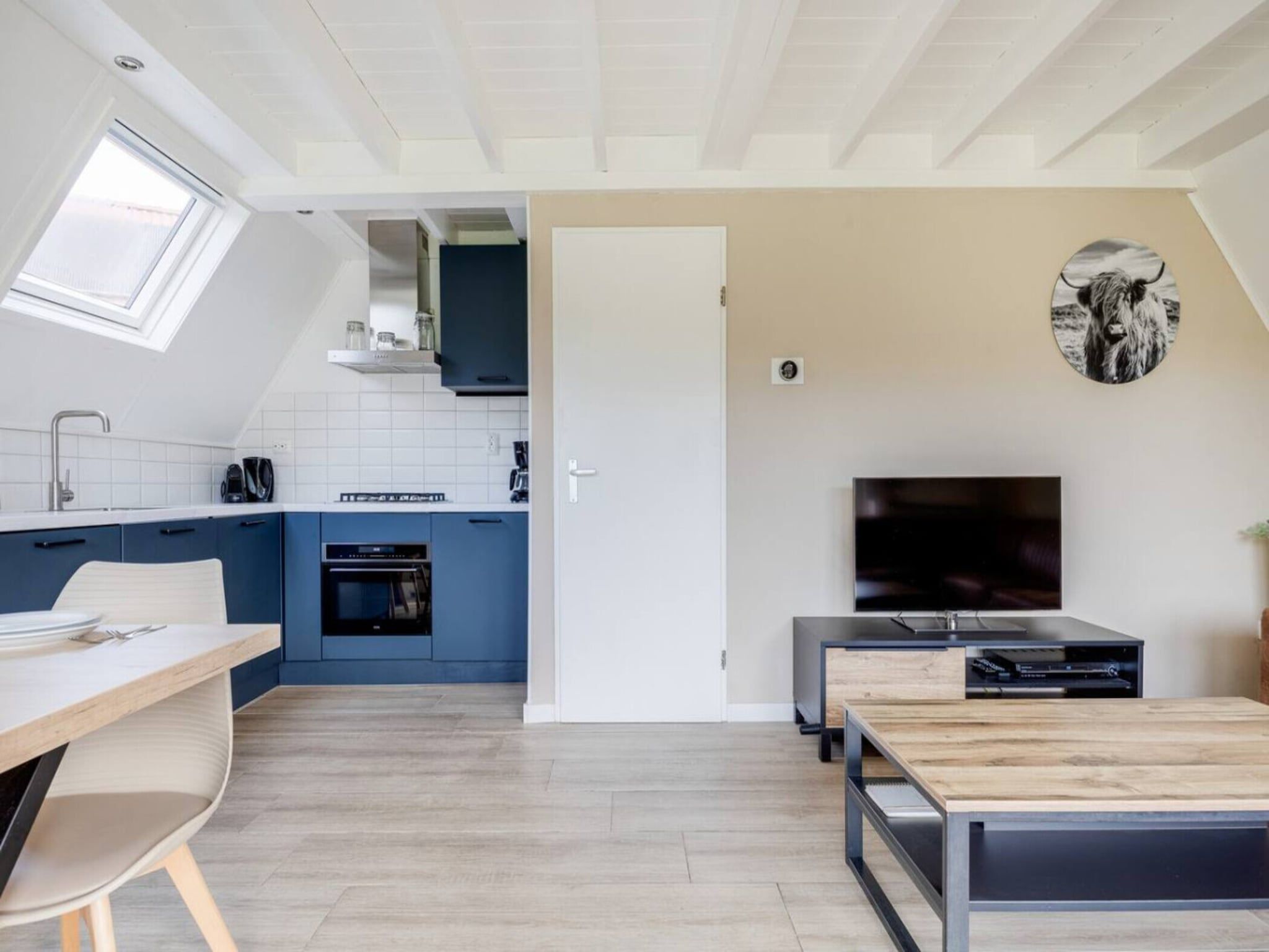 De woonkamer van 107 | Buizerd | Fijne bungalow met ruime tuin in Den Haag