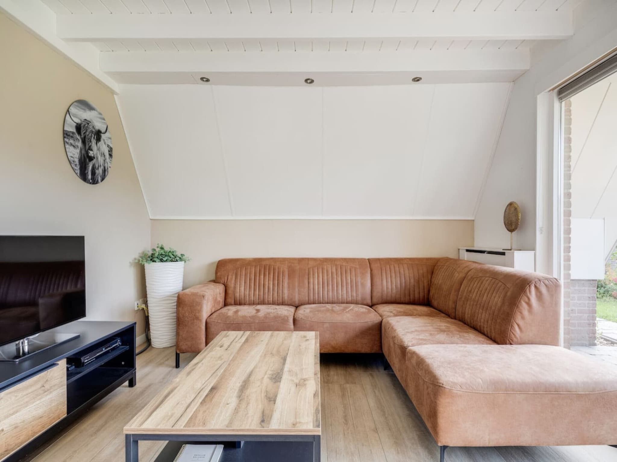 De woonkamer van 107 | Buizerd | Fijne bungalow met ruime tuin in Den Haag