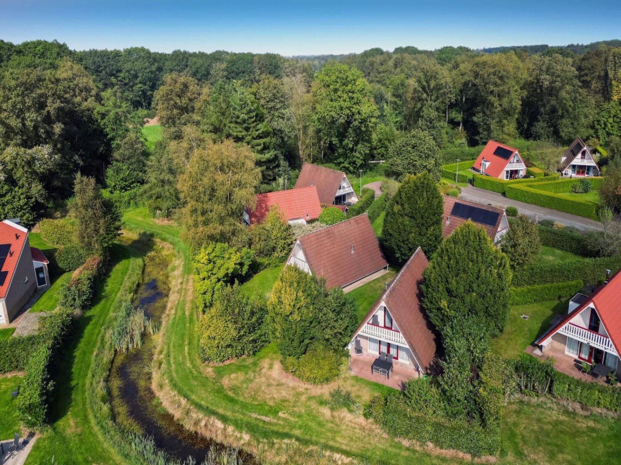 De buitenkant van 107 | Buizerd | Fijne bungalow met ruime tuin in Den Haag