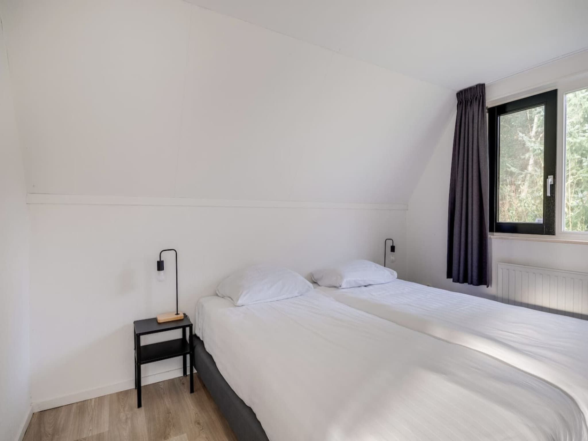 Een slaapkamer van 118 | Rietzanger | Sfeervol ingerichte bungalow in Den Haag