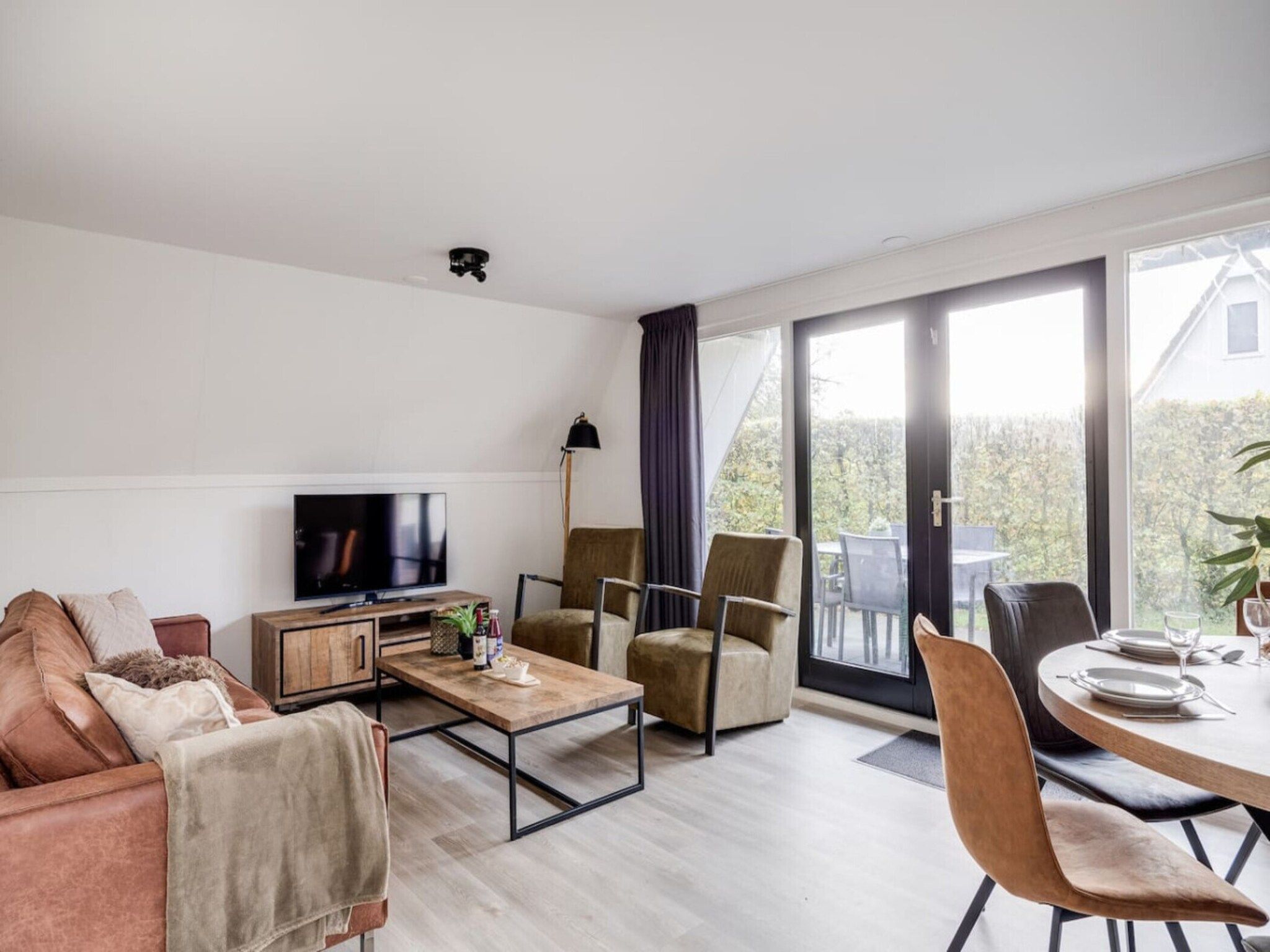 De woonkamer van 118 | Rietzanger | Sfeervol ingerichte bungalow in Den Haag