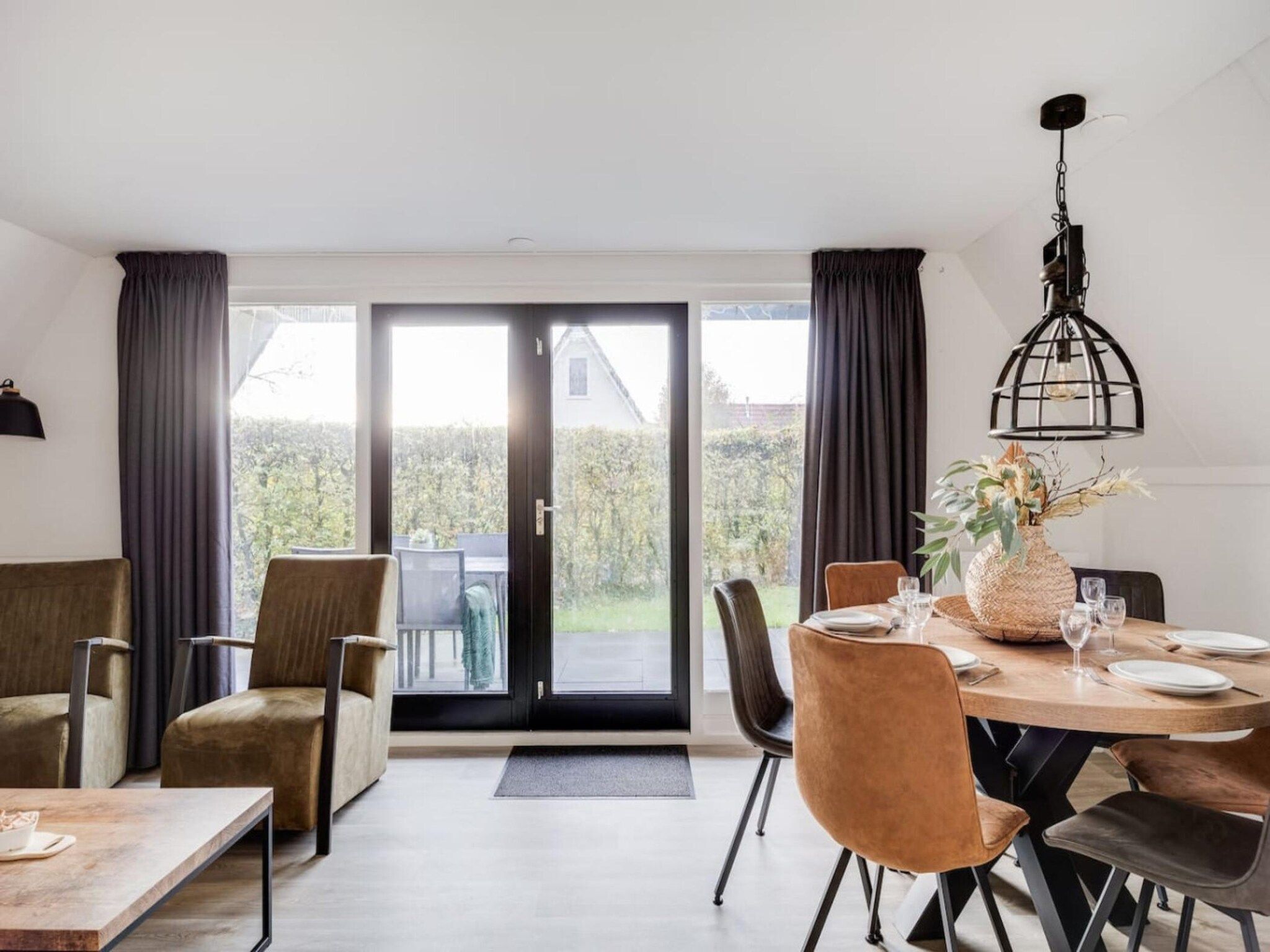 De eetkamer van 118 | Rietzanger | Sfeervol ingerichte bungalow in Den Haag
