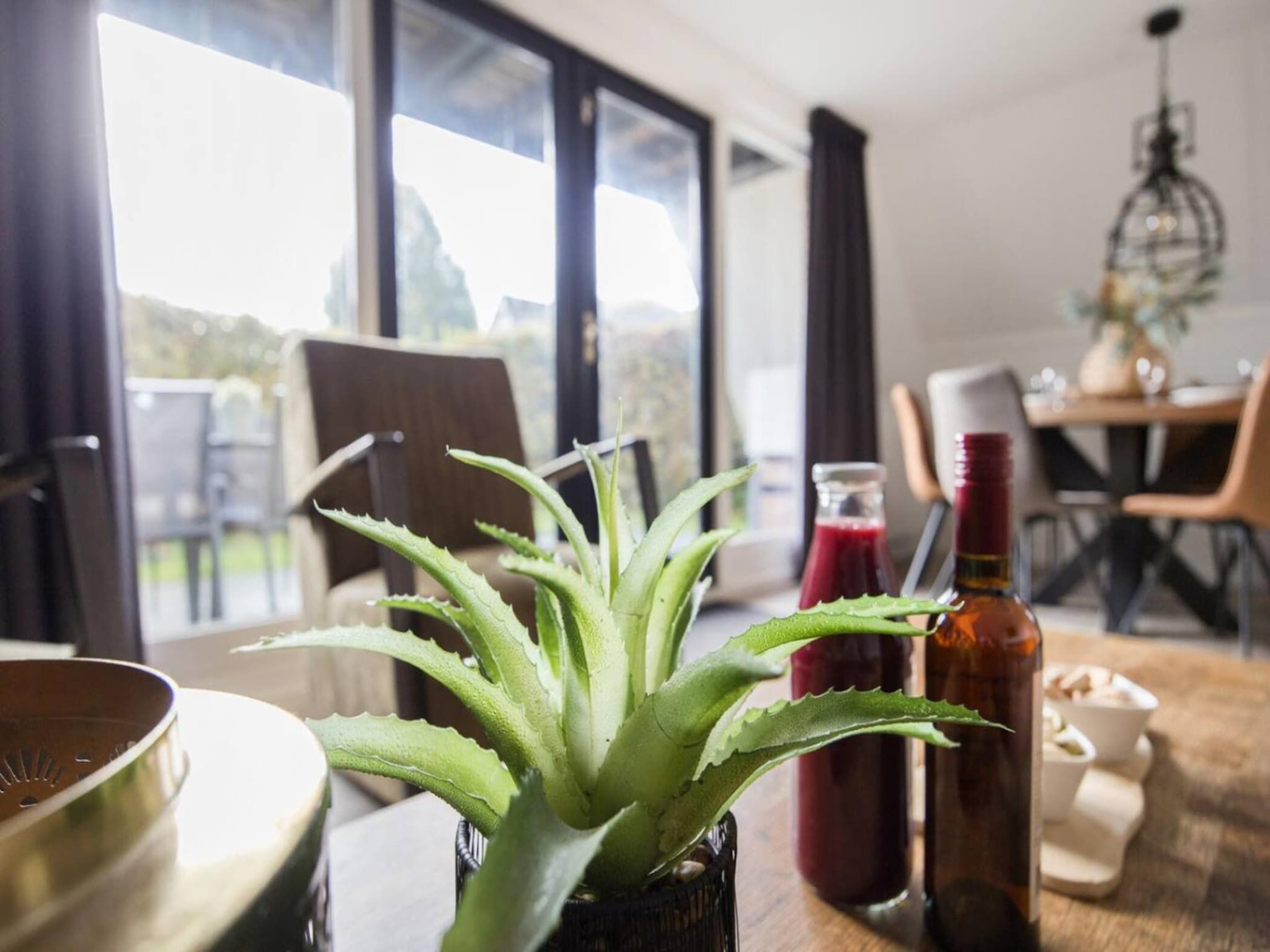 De eetkamer van 118 | Rietzanger | Sfeervol ingerichte bungalow in Den Haag