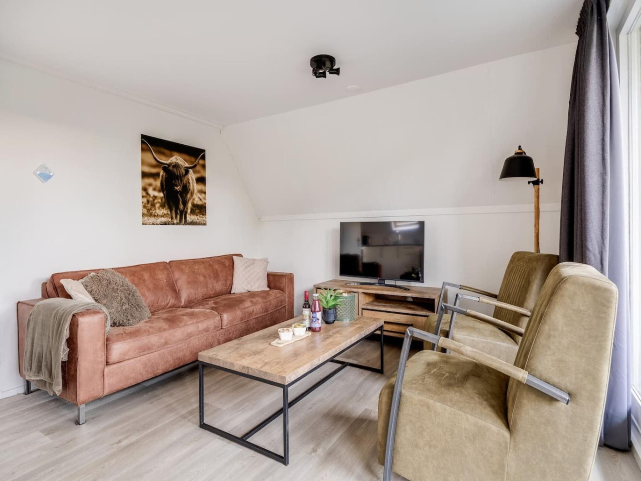 De woonkamer van 118 | Rietzanger | Sfeervol ingerichte bungalow in Den Haag