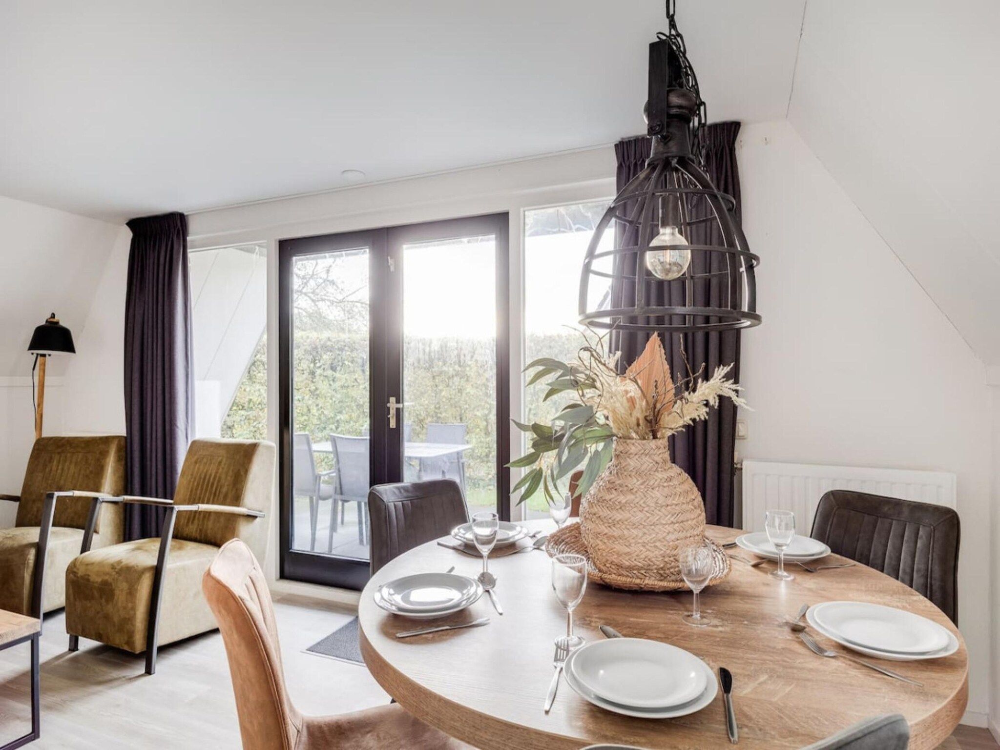 De eetkamer van 118 | Rietzanger | Sfeervol ingerichte bungalow in Den Haag