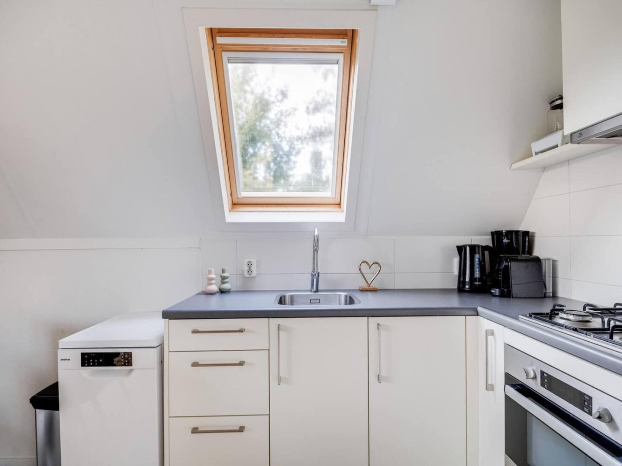 De keuken van 118 | Rietzanger | Sfeervol ingerichte bungalow in Den Haag