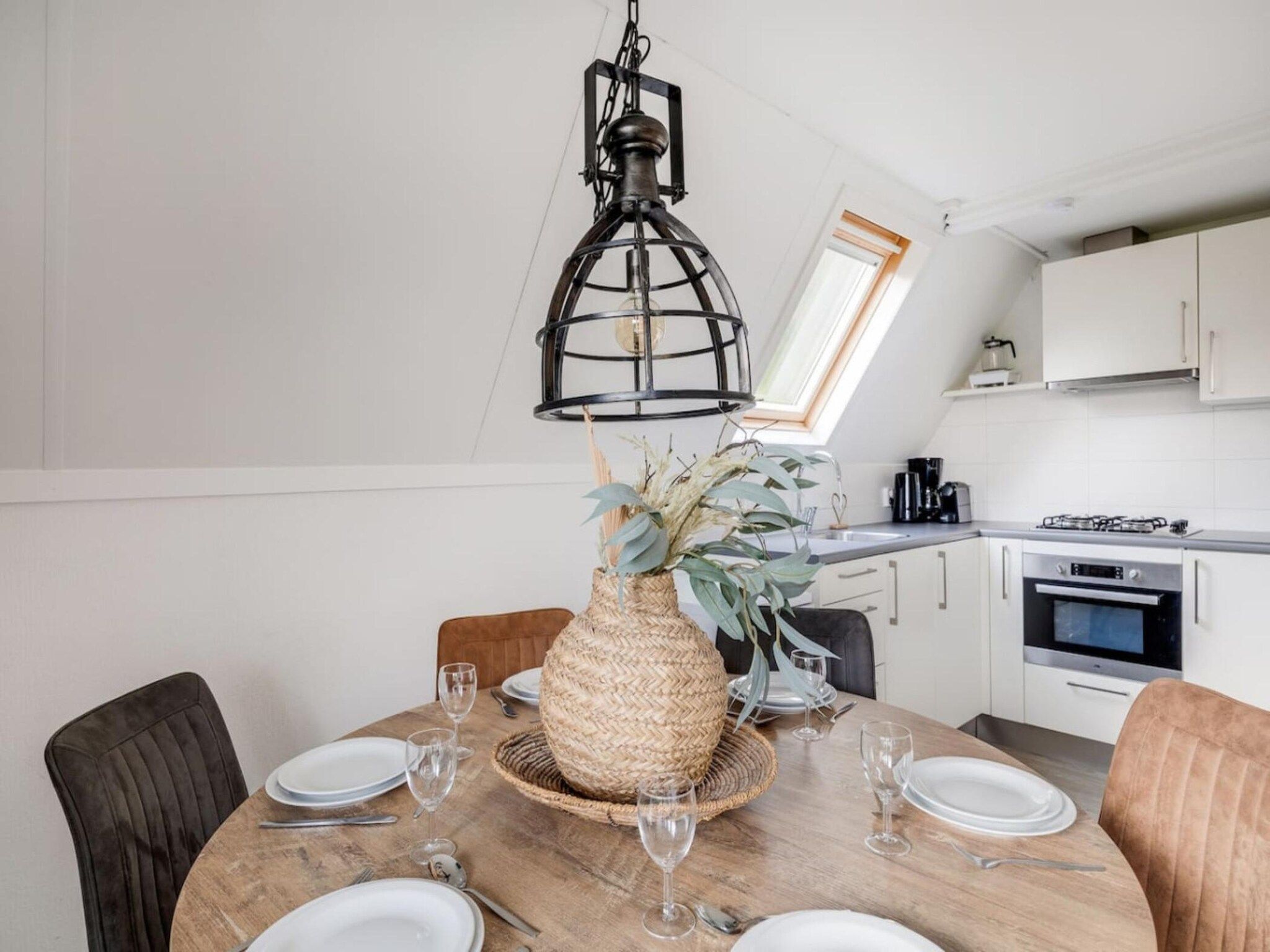 De eetkamer van 118 | Rietzanger | Sfeervol ingerichte bungalow in Den Haag