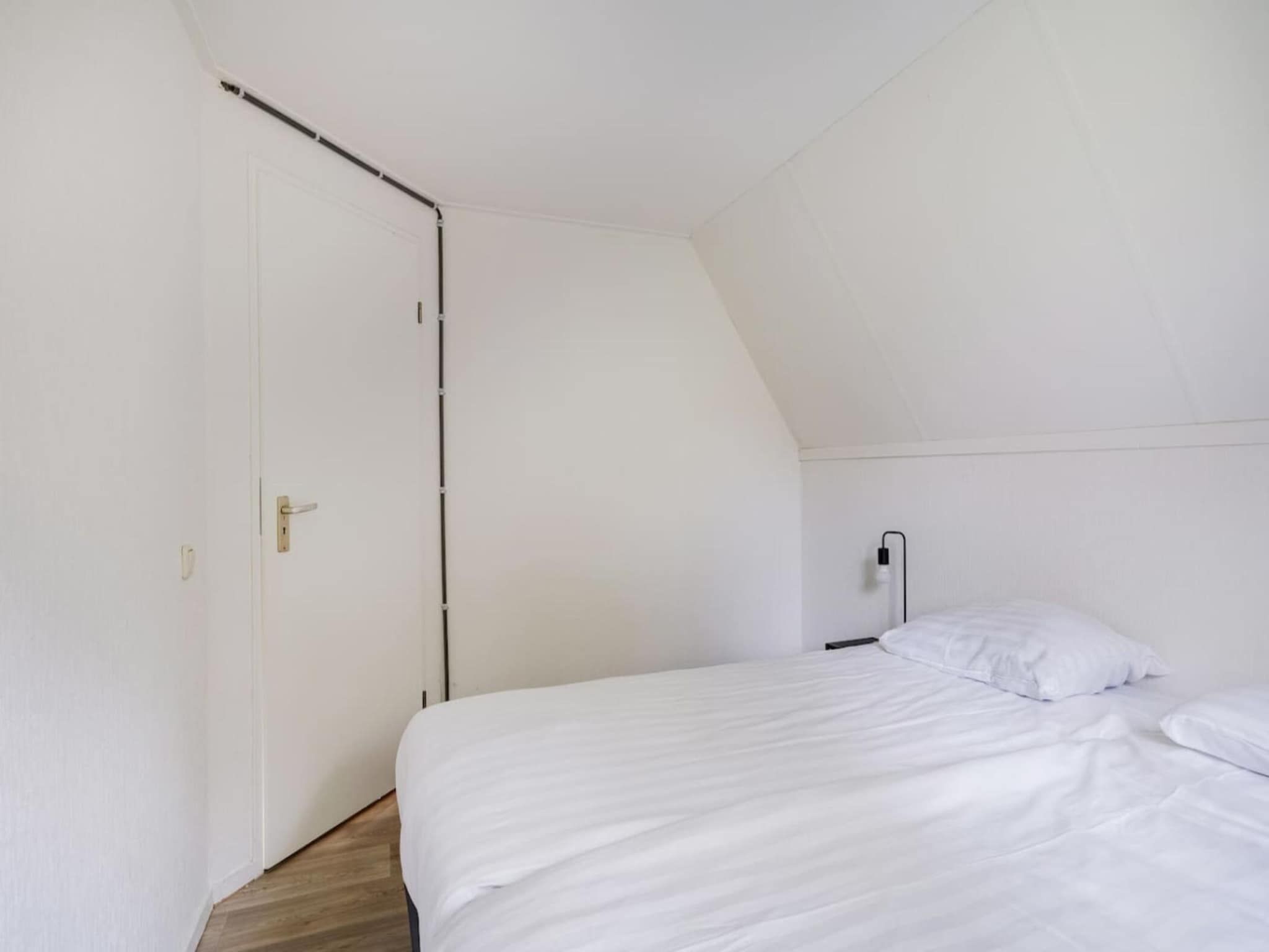Een slaapkamer van 118 | Rietzanger | Sfeervol ingerichte bungalow in Den Haag