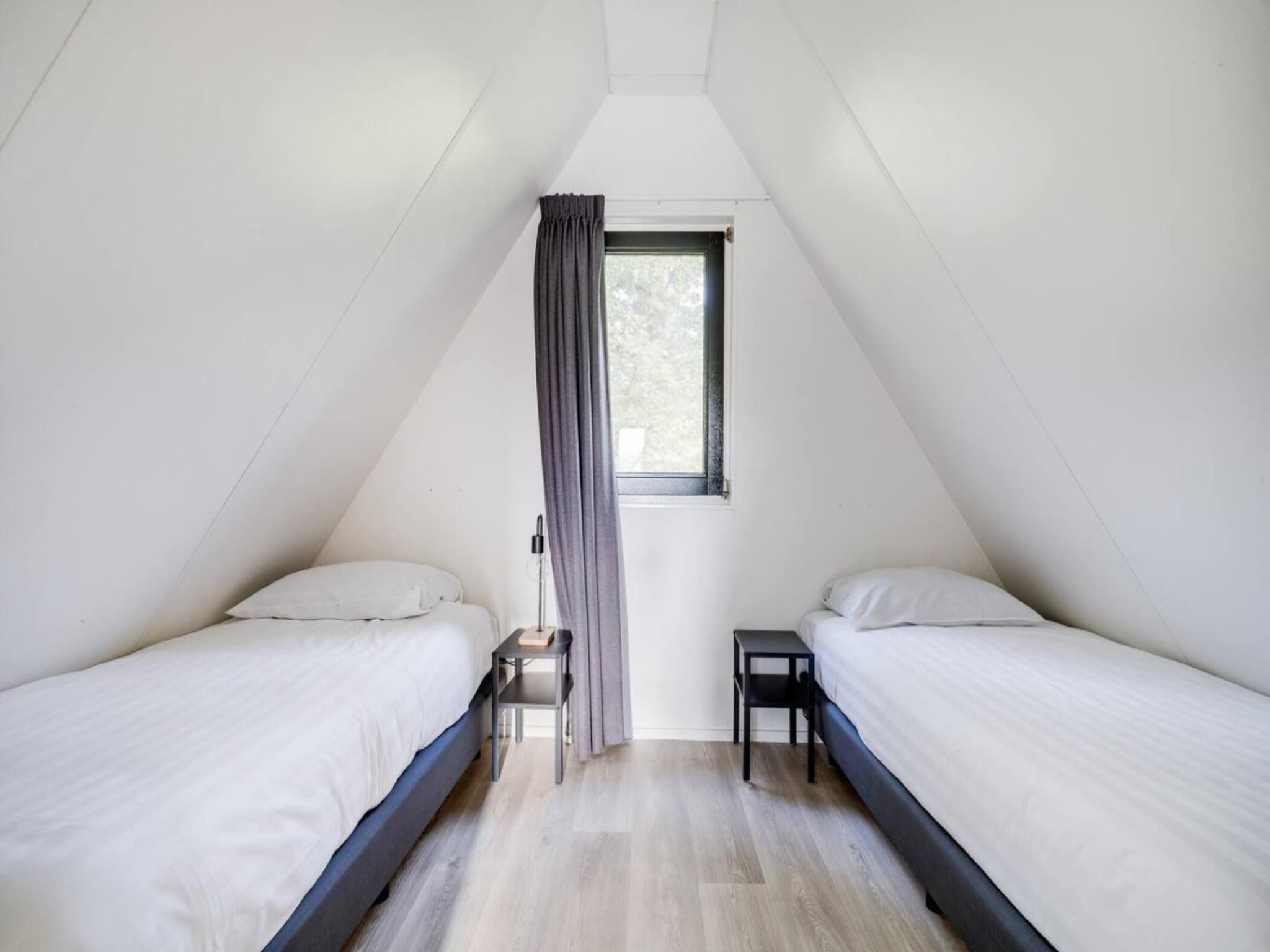 Een slaapkamer van 118 | Rietzanger | Sfeervol ingerichte bungalow in Den Haag