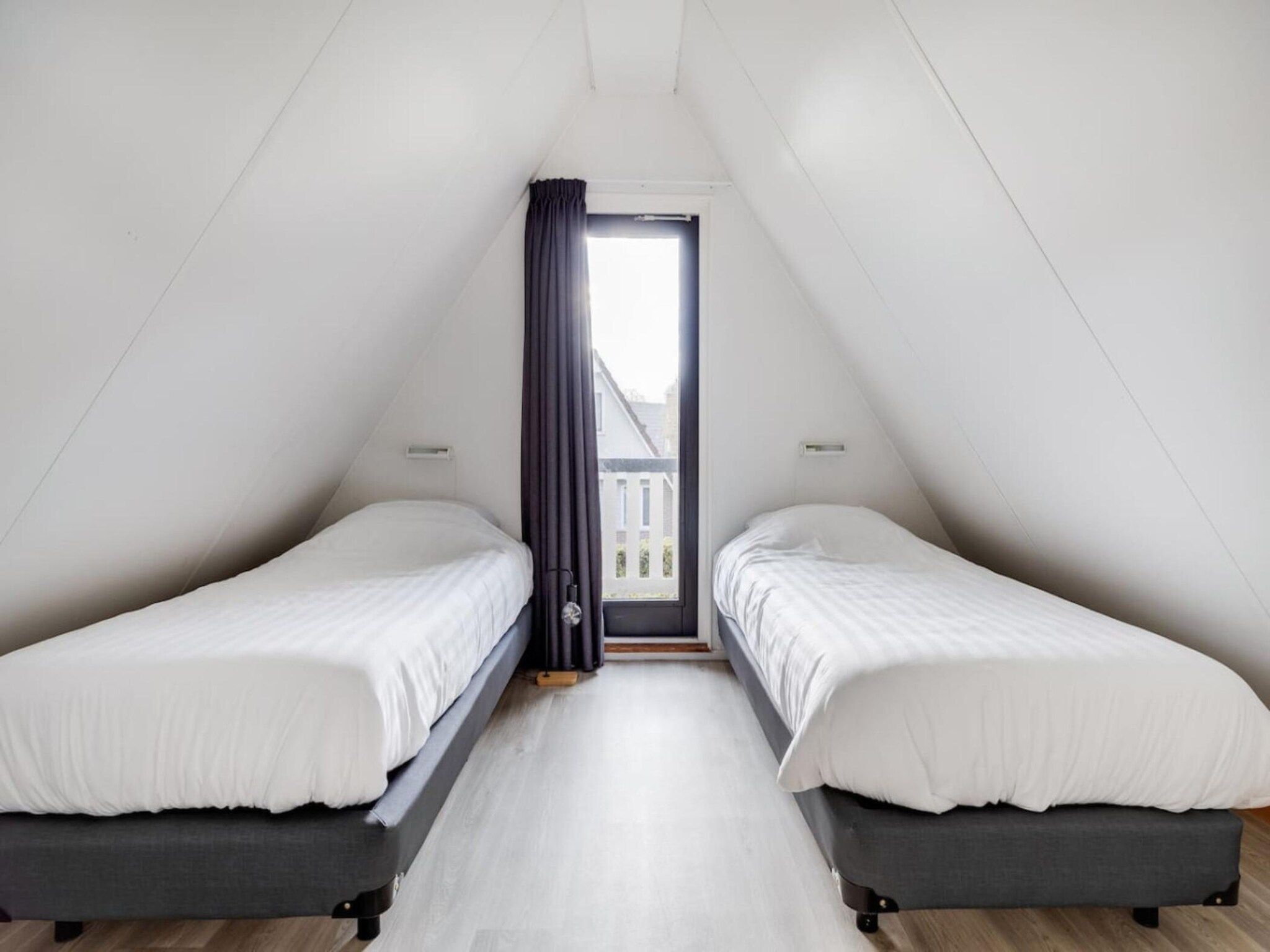 Een slaapkamer van 118 | Rietzanger | Sfeervol ingerichte bungalow in Den Haag