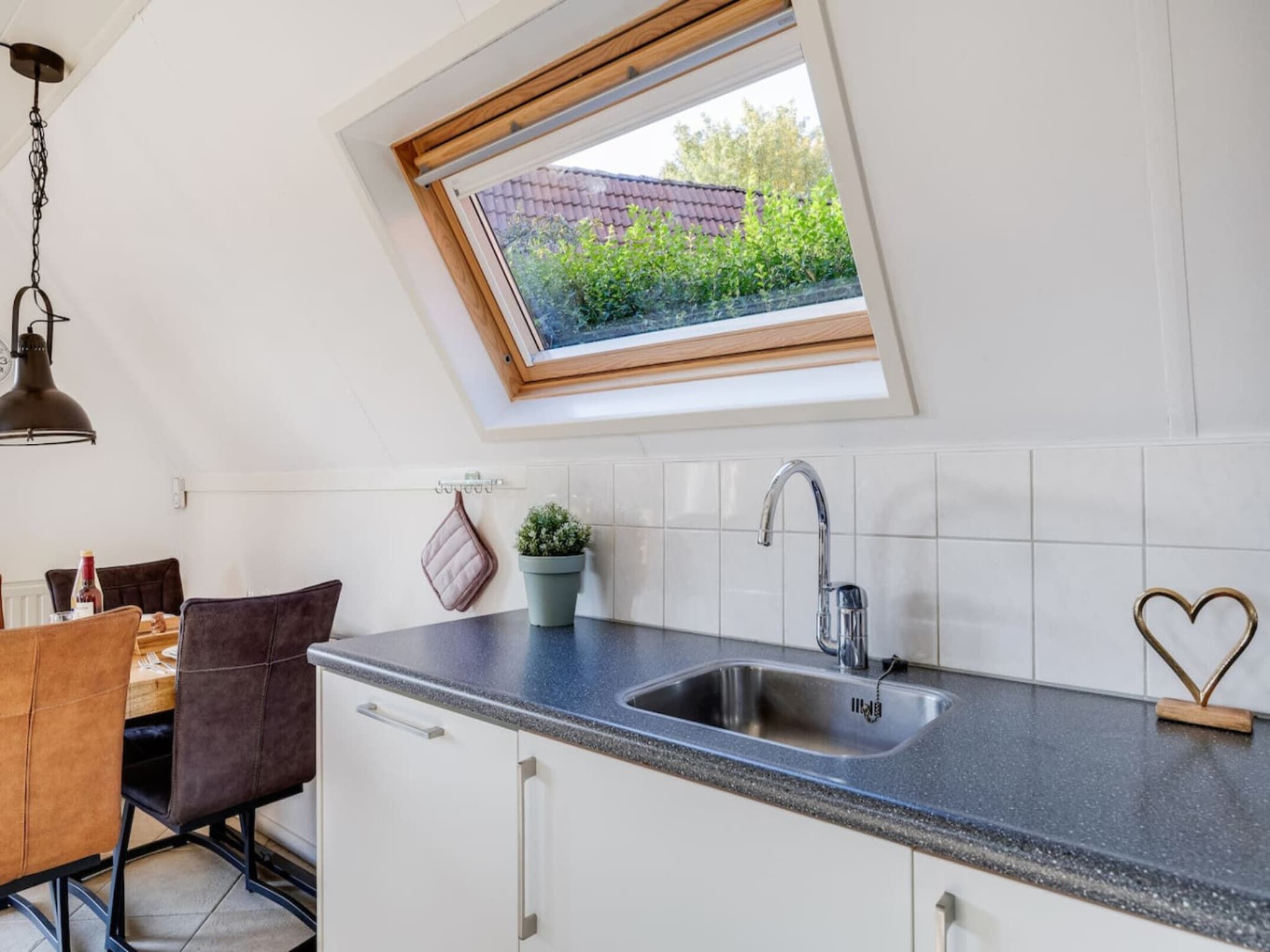 De keuken van 92 | Gaai | Prachtige bungalow nabij natuur in Den Haag
