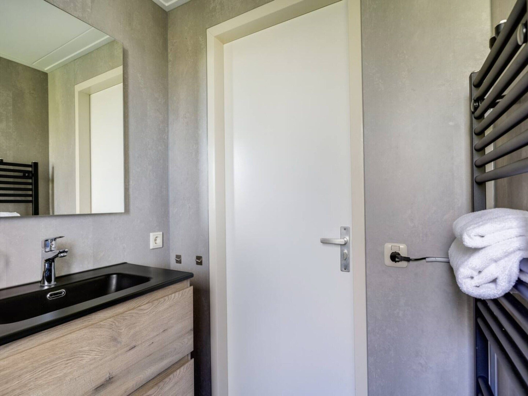 De badkamer van 92 | Gaai | Prachtige bungalow nabij natuur in Den Haag