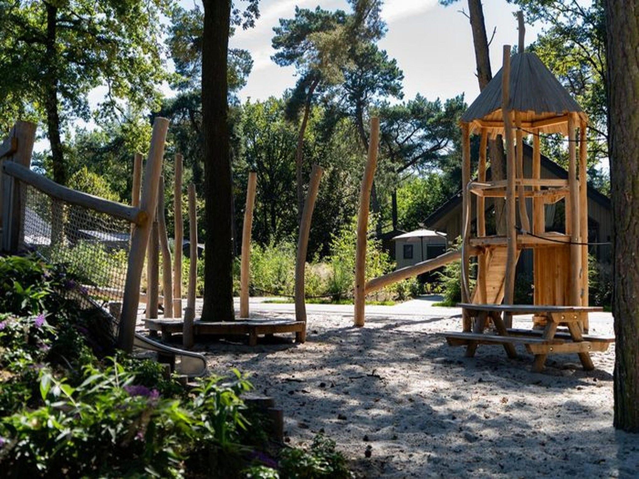 Parkfaciliteiten bij Ecovilla Boszicht Luxe in Oirschot
