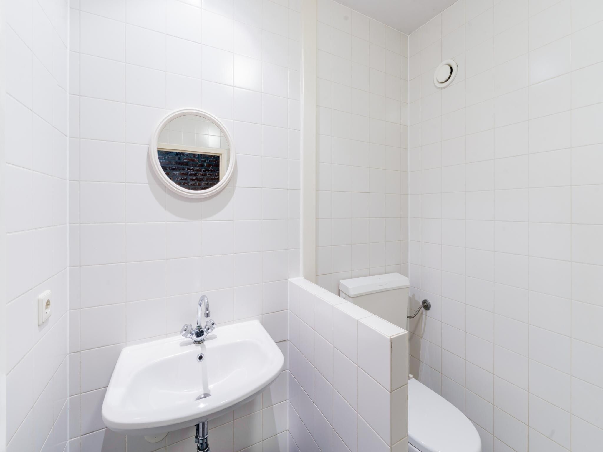 De badkamer van Meschermolen 12 in Mesch-Eijsden